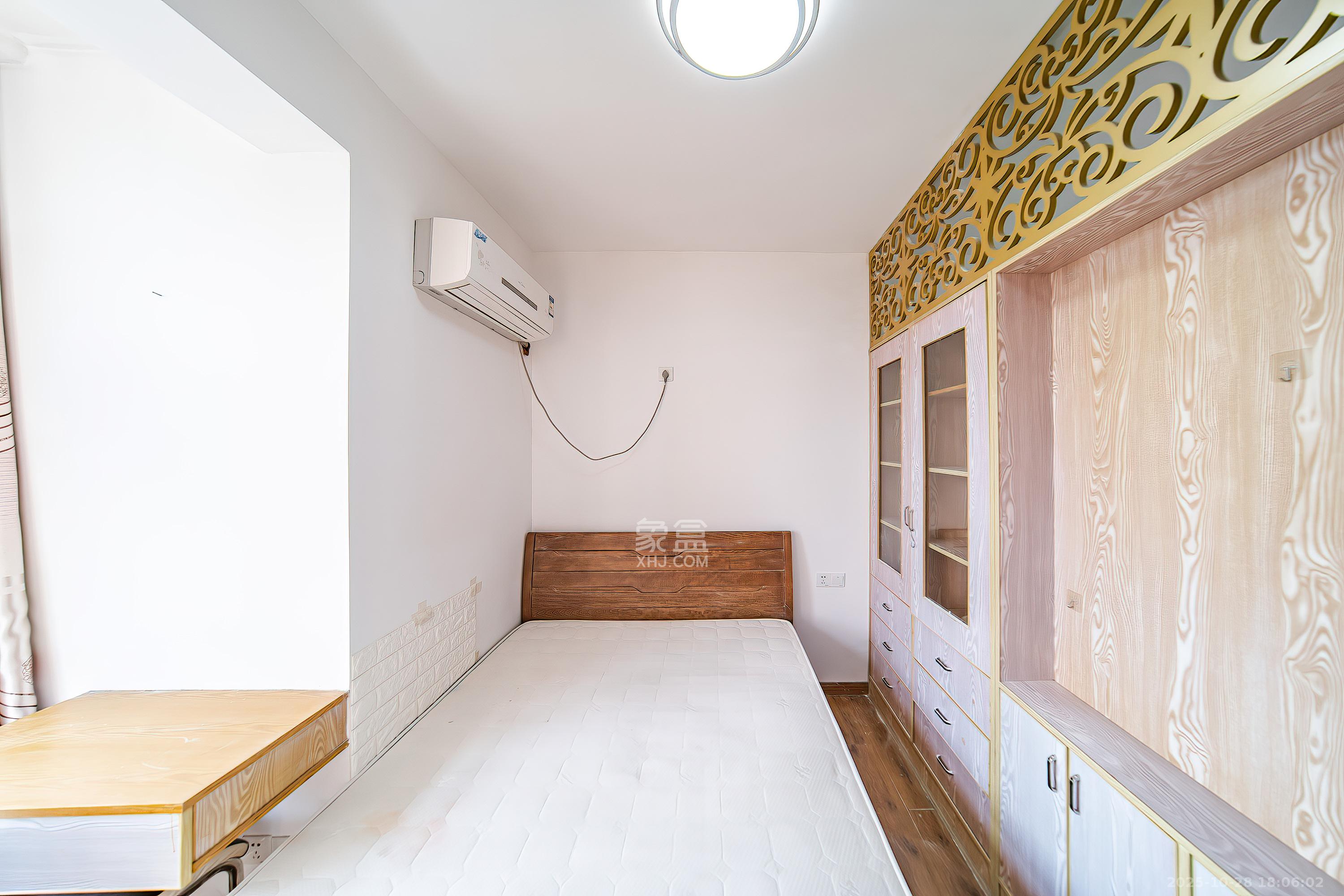 阳光100三期  2室2厅1卫    55.0万卧室