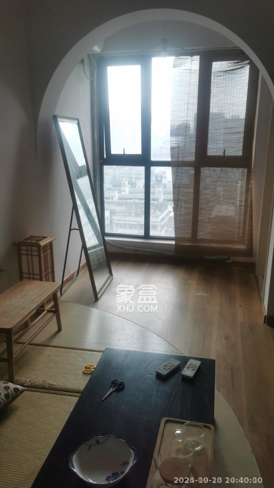 中天广场  1室1厅1卫    2000.0元/月 中天广场  1室1厅1卫    2000.0元/月