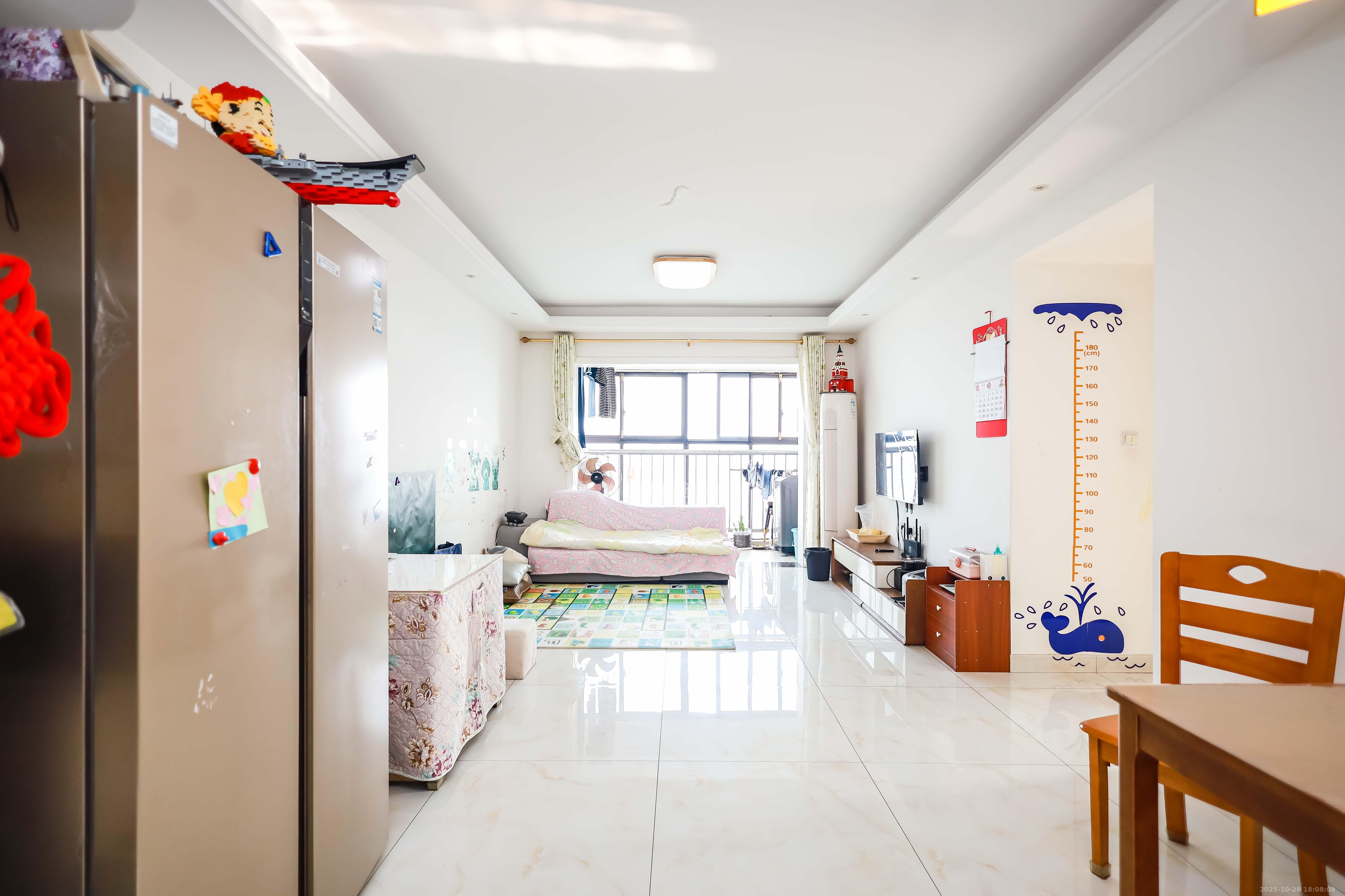 金科世界城  3室2厅2卫    68.0万 金科世界城  3室2厅2卫    68.0万客厅