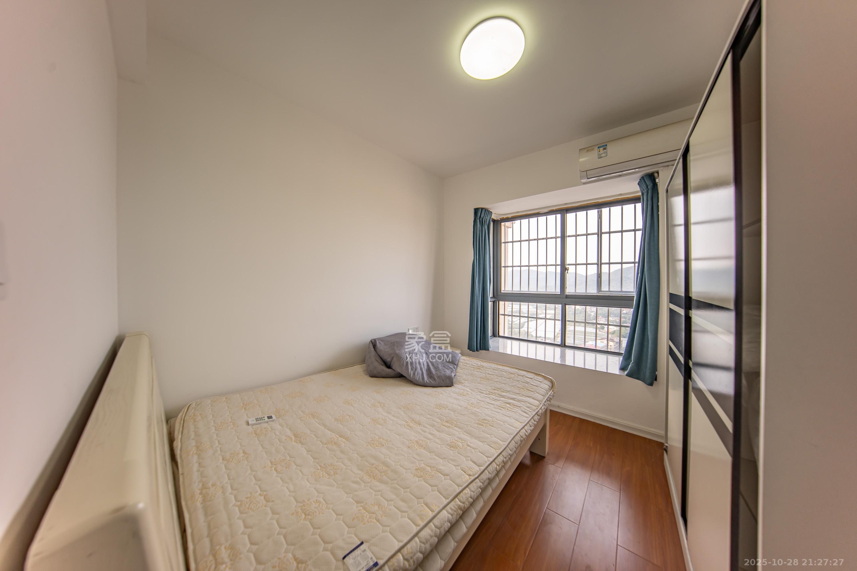 九龙领仕汇  3室2厅2卫    43.8万卧室