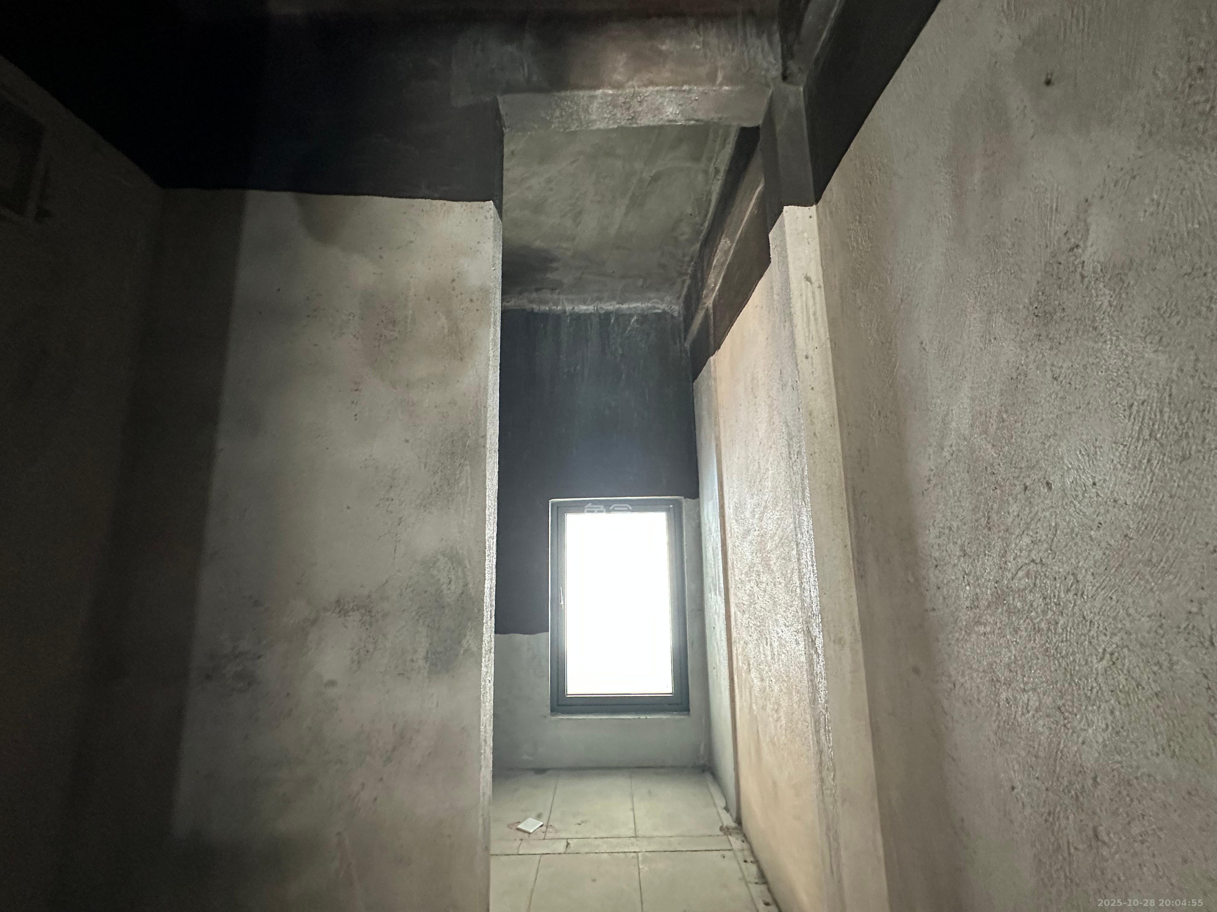 三一云湖  4室2厅2卫    99.8万卫生间