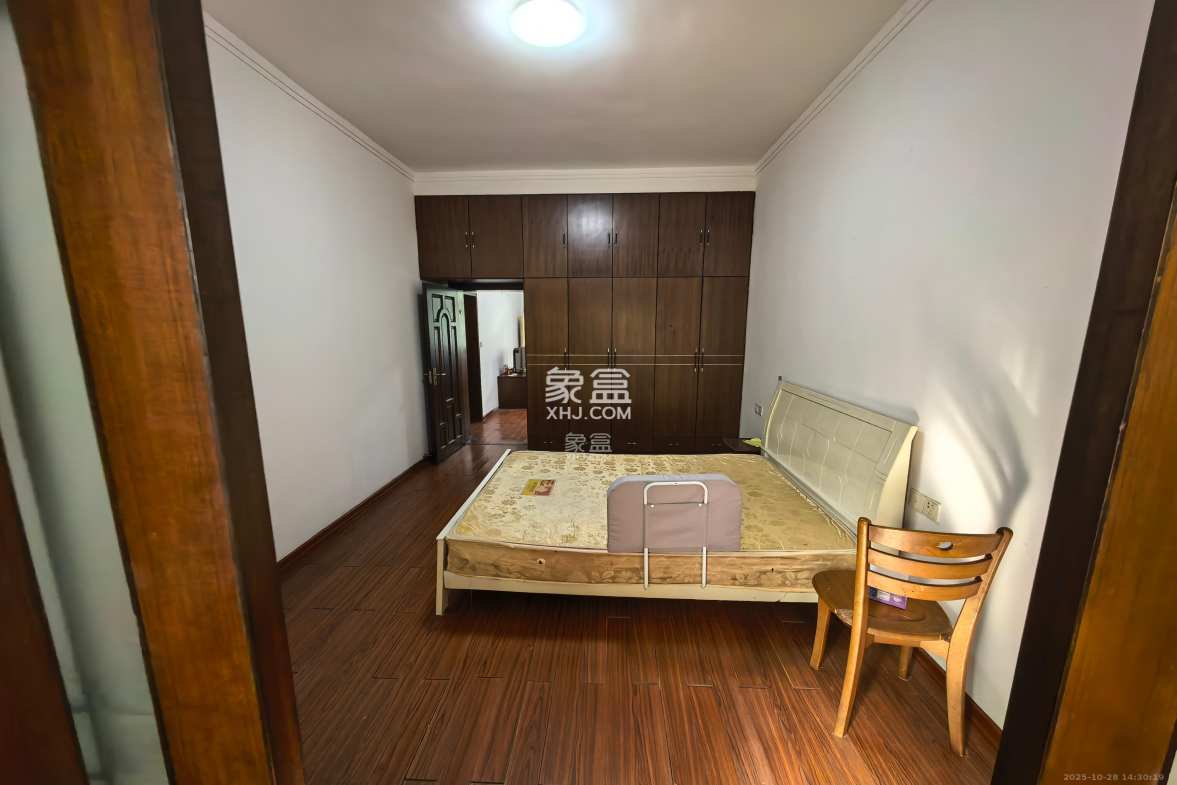 二机小区 1室1厅1卫 1300.0元/月 二机小区 1室1厅1卫 1300.0元/月室内图