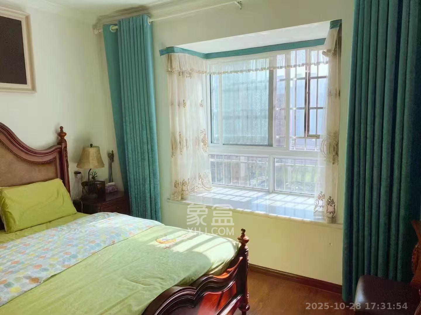 骑龙安置小区  3室2厅2卫    2500.0元/月 骑龙安置小区  3室2厅2卫    2500.0元/月室内图1