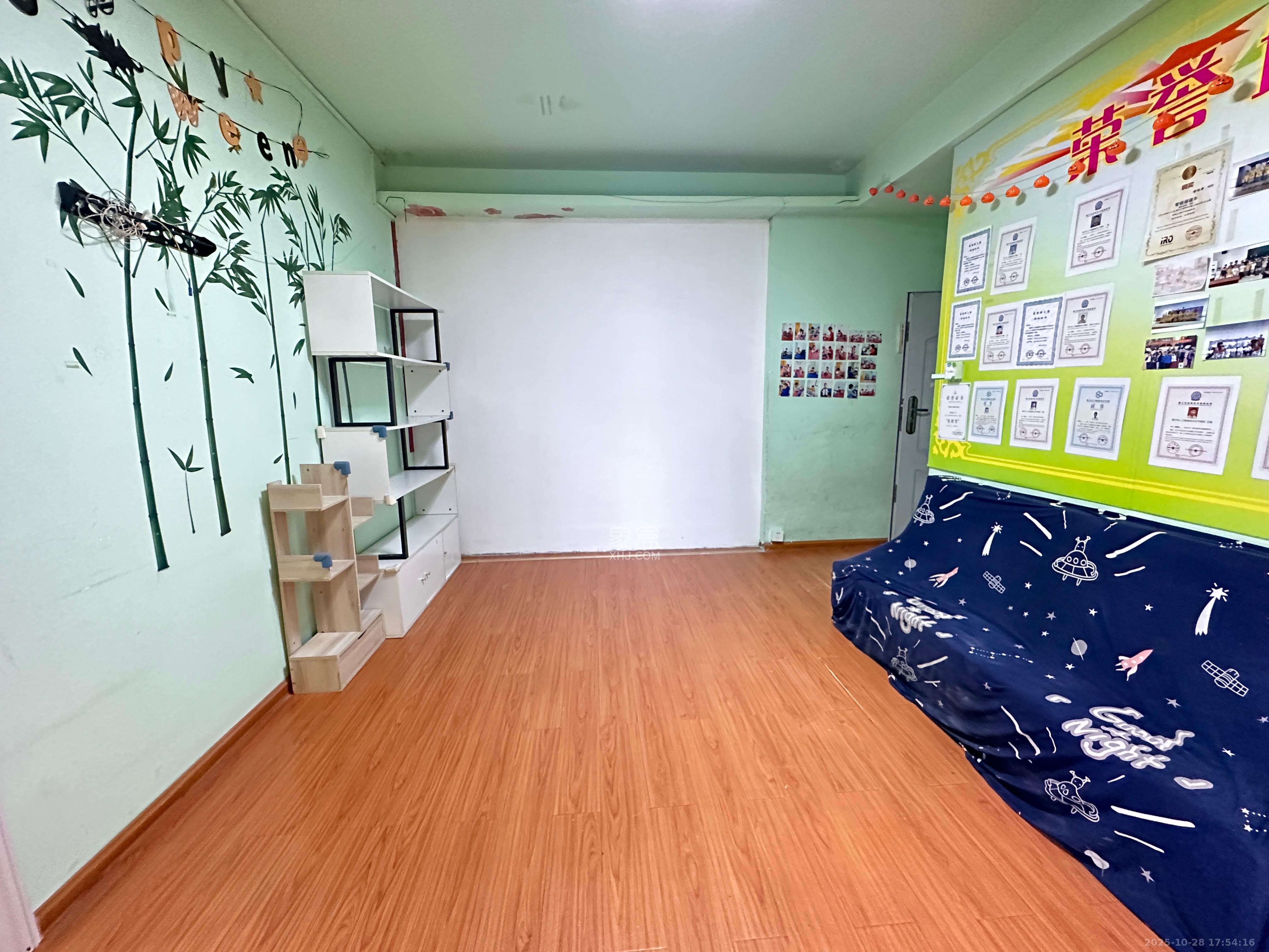 左岸右岸 3室2厅1卫 2200.0元/月 左岸右岸 3室2厅1卫 2200.0元/月室内图