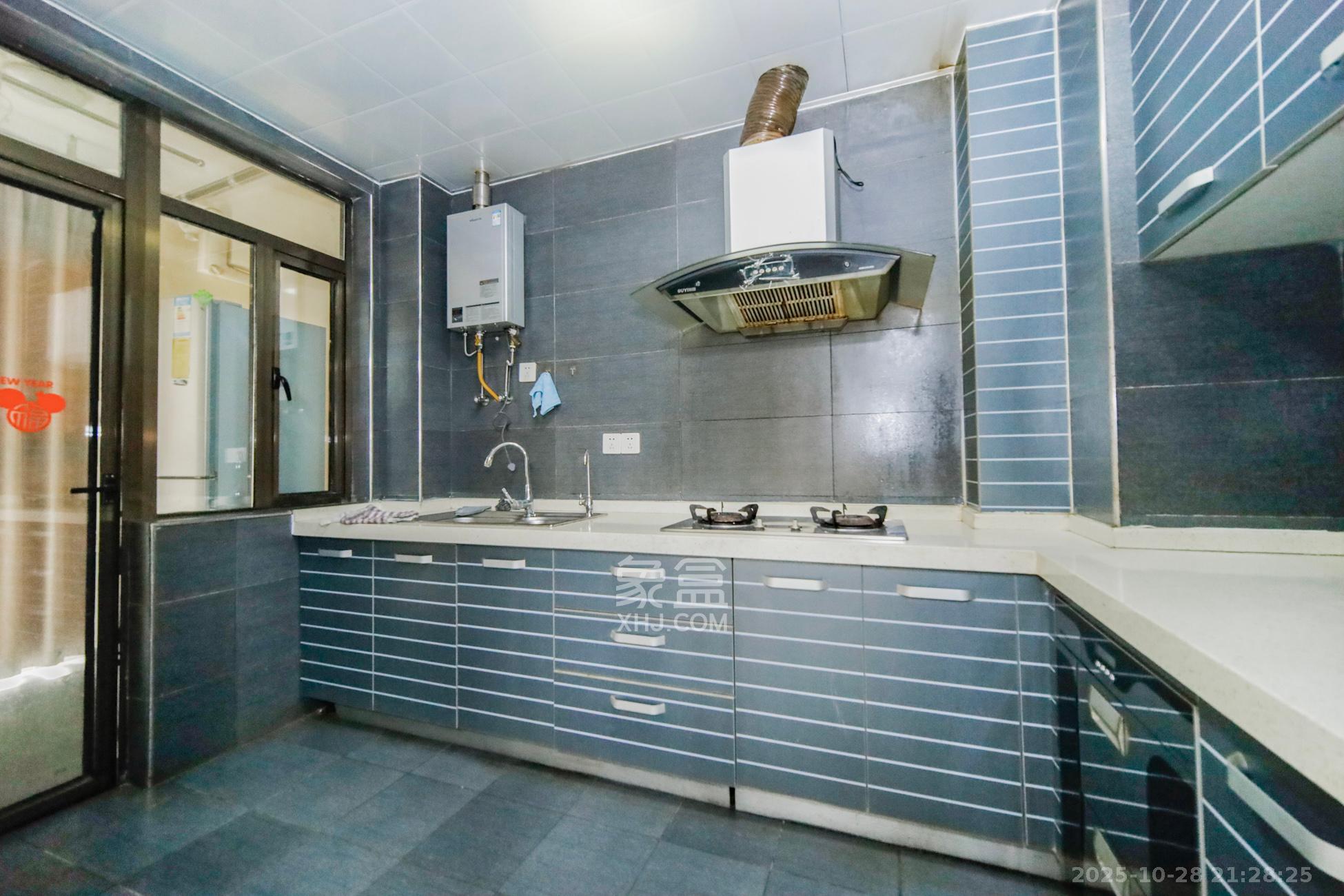 香樟鑫都  3室2厅2卫    136.0万厨房