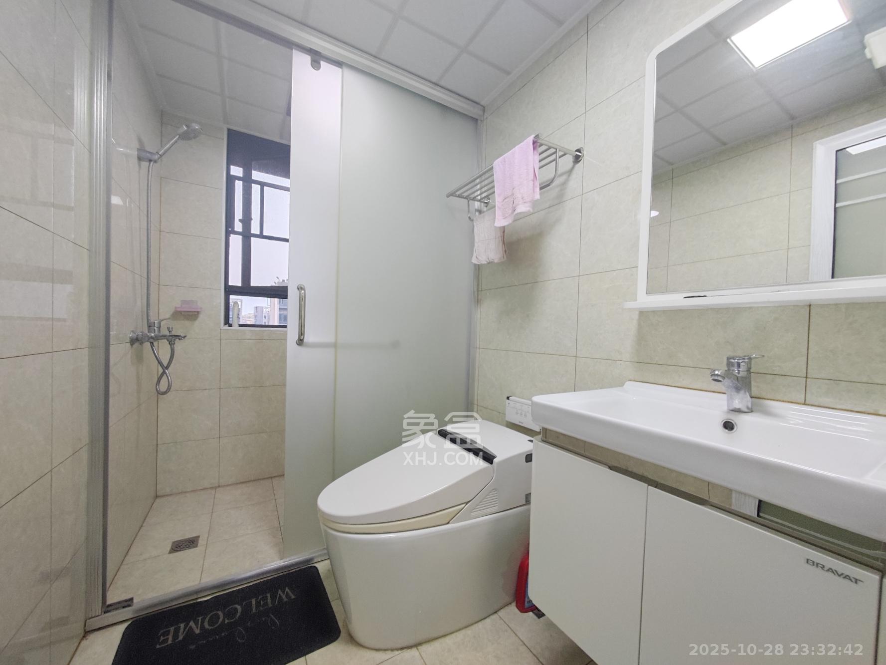 汇金城/嘉华城（二期、三期）  4室2厅2卫    165.0万卫生间