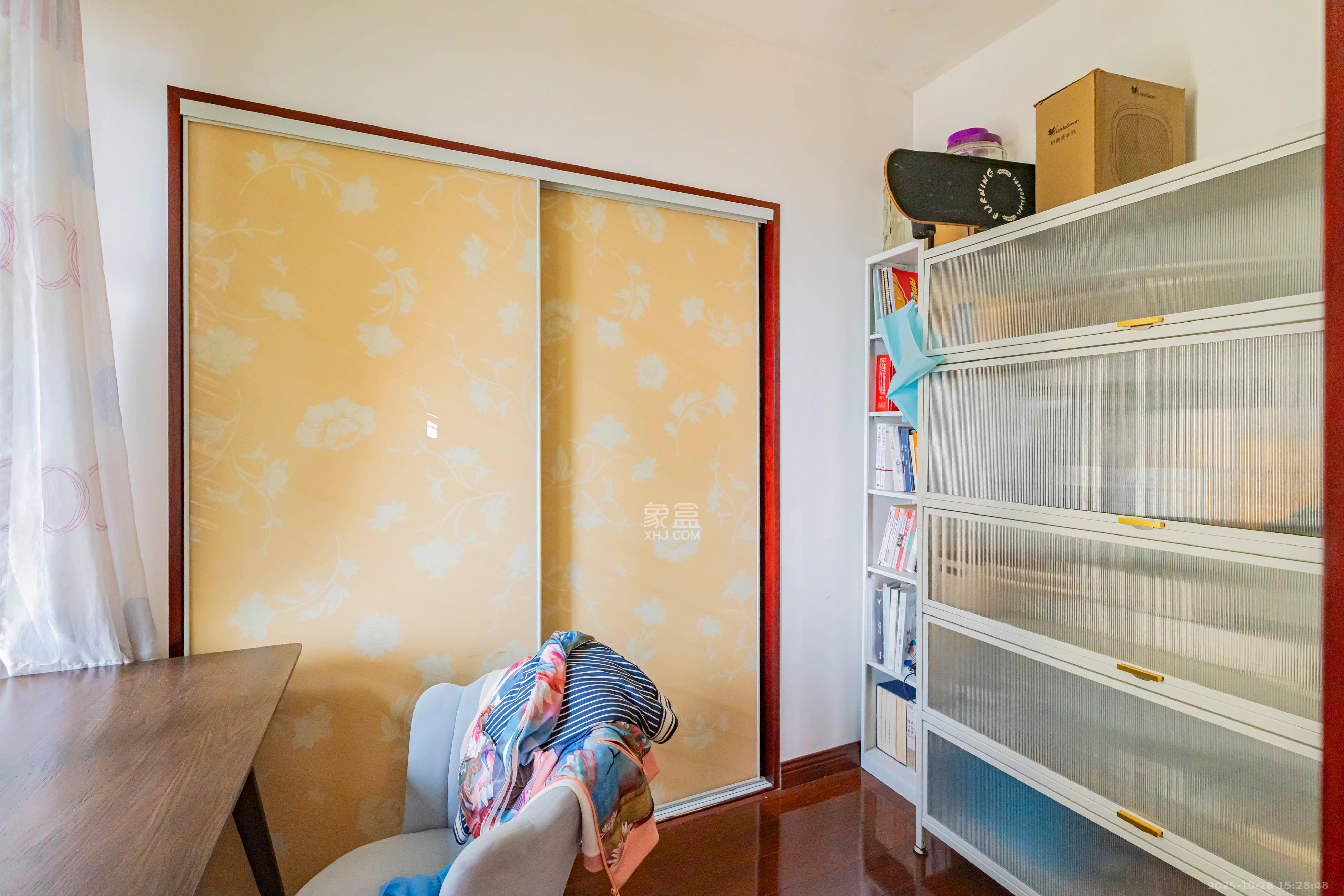 华盛新外滩  4室2厅2卫    170.0万 华盛新外滩  4室2厅2卫    170.0万卧室