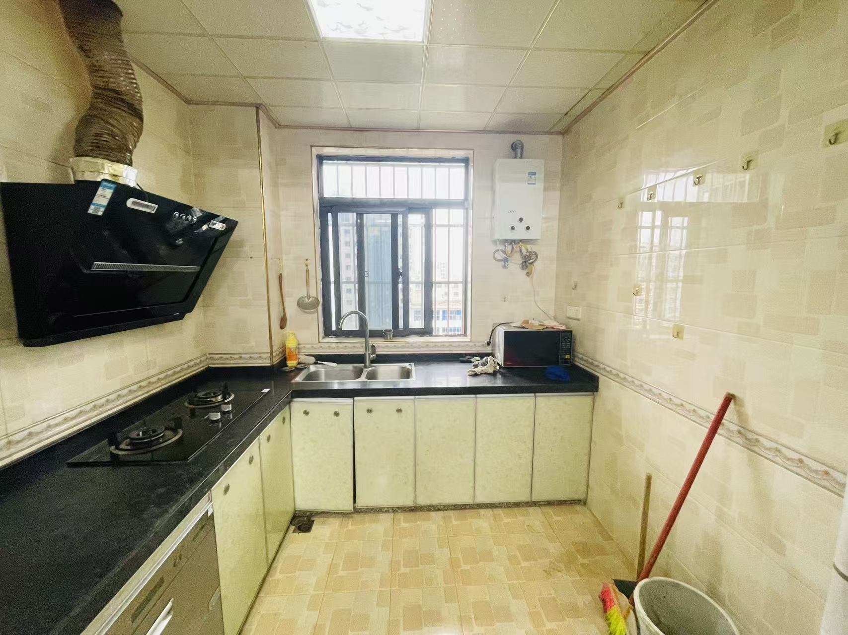 金碧大地豪庭  2室1厅1卫    2700.0元/月室内图