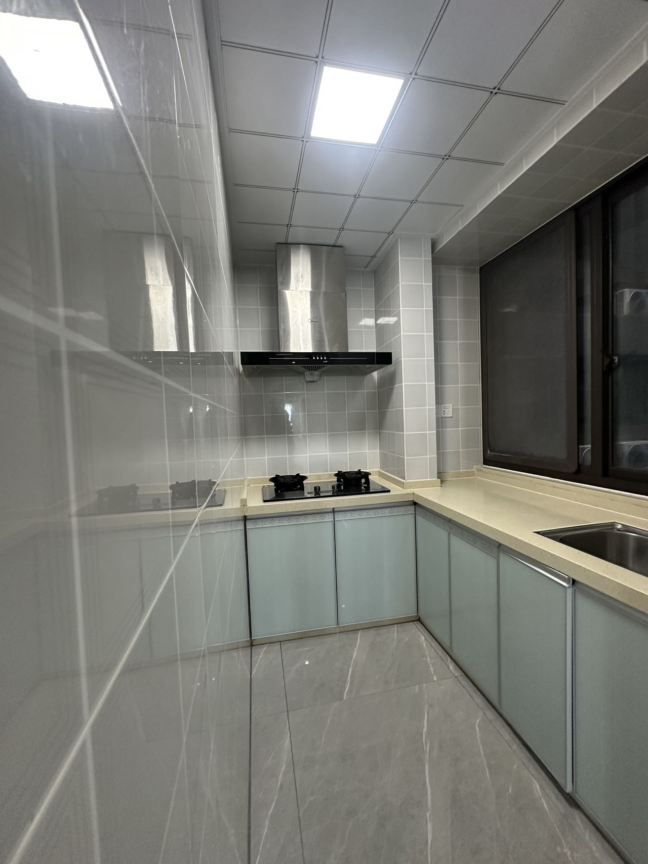 华润中心  2室2厅1卫    4200.0元/月 华润中心  2室2厅1卫    4200.0元/月室内图