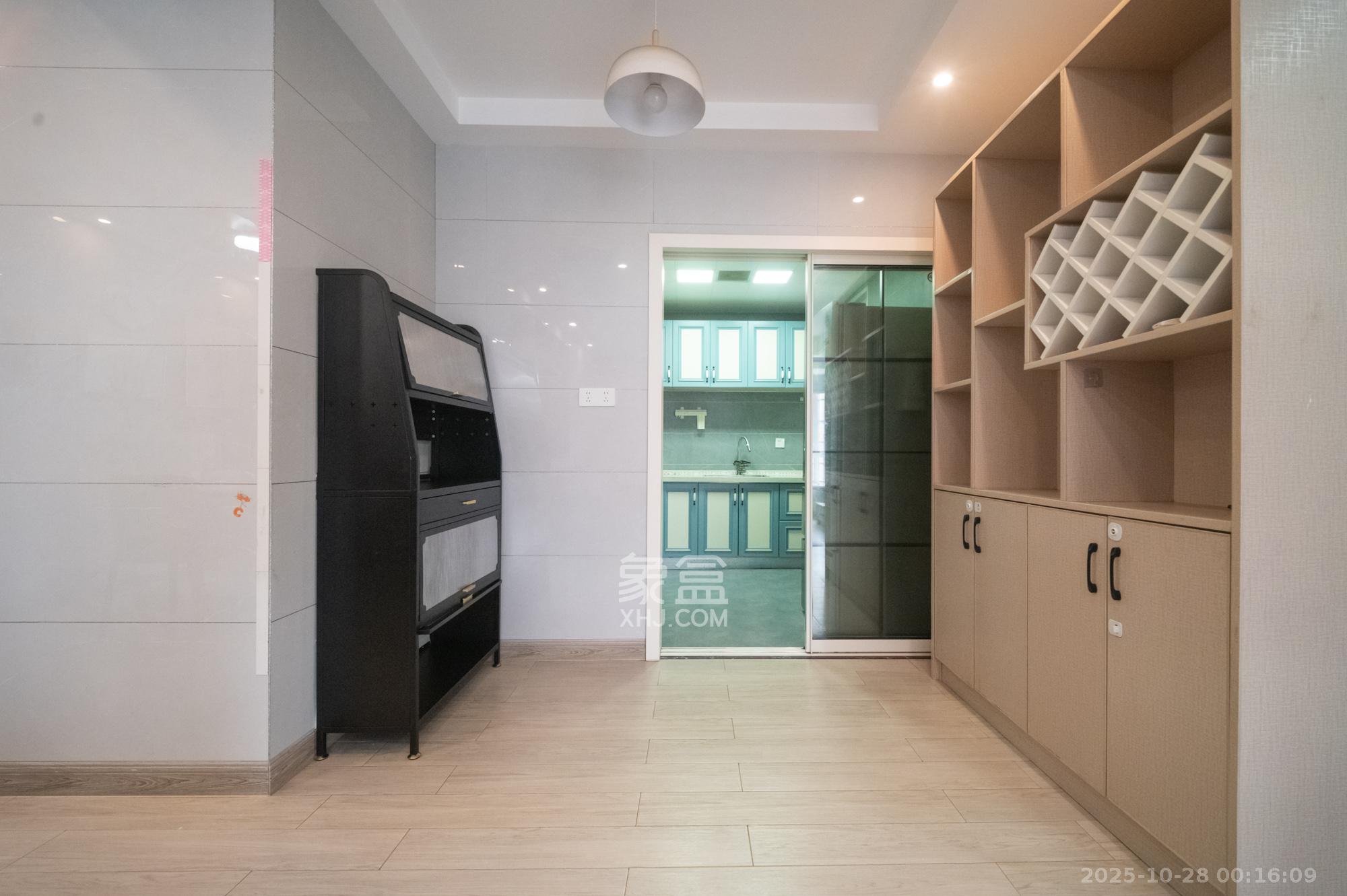 泊林晶城 3室2厅1卫 69.8万 泊林晶城 3室2厅1卫 69.8万客厅