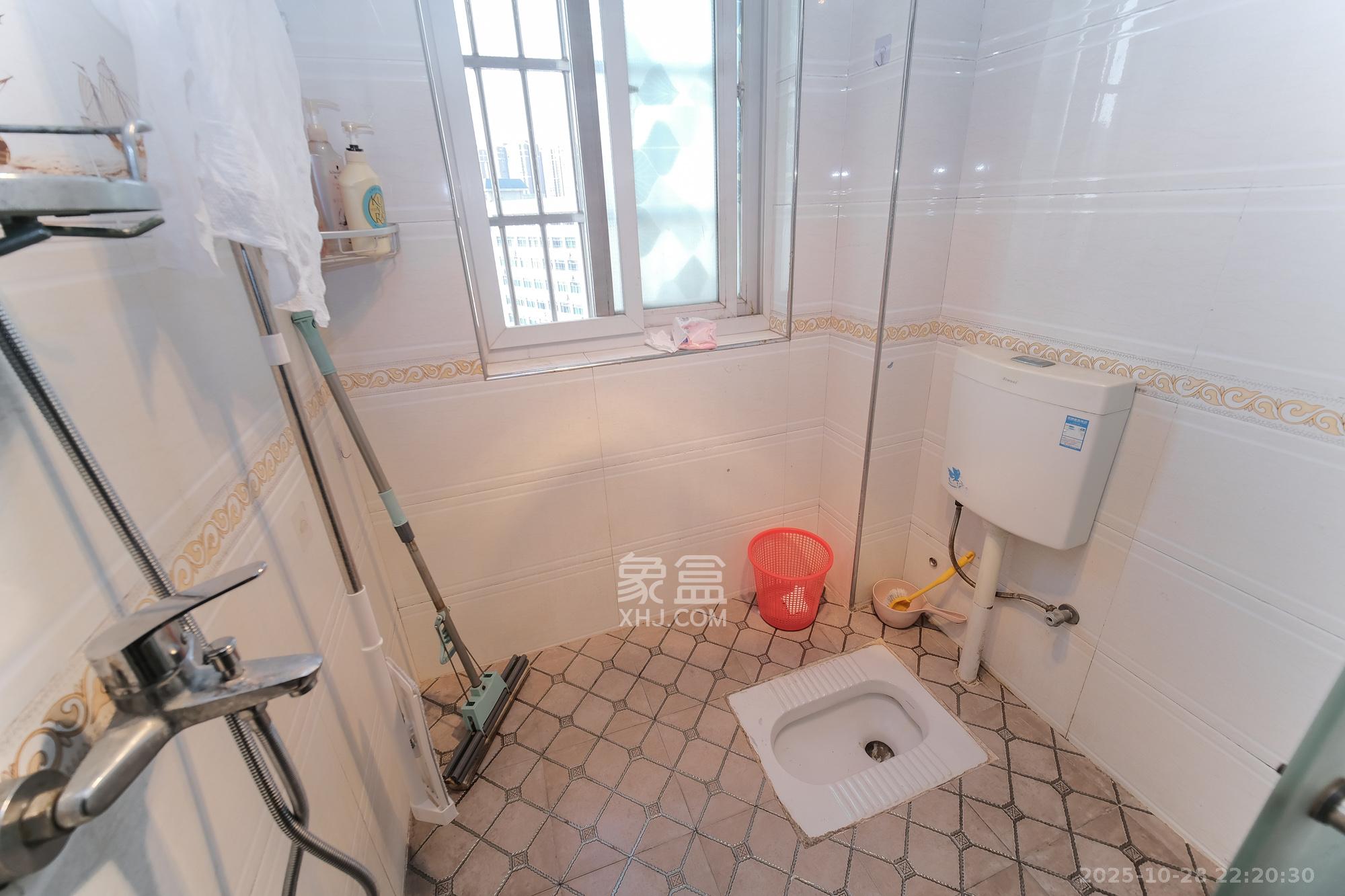 万丽景园  2室2厅1卫    45.8万卫生间