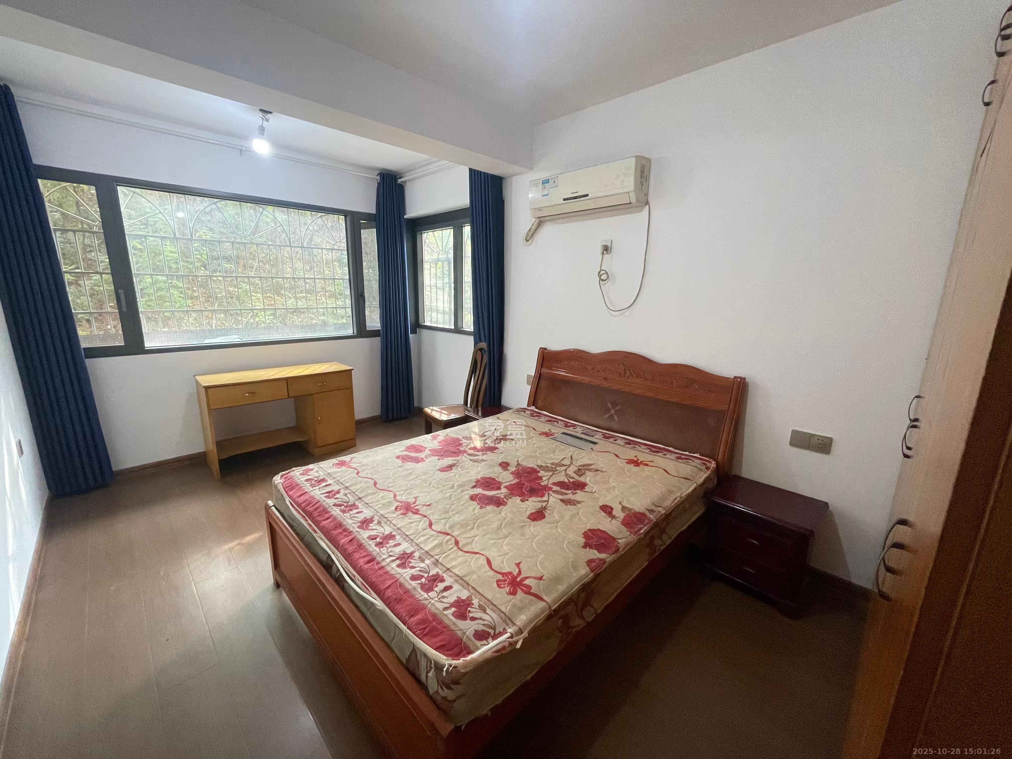 咸嘉花园 3室2厅2卫 2400.0元/月 咸嘉花园 3室2厅2卫 2400.0元/月室内图