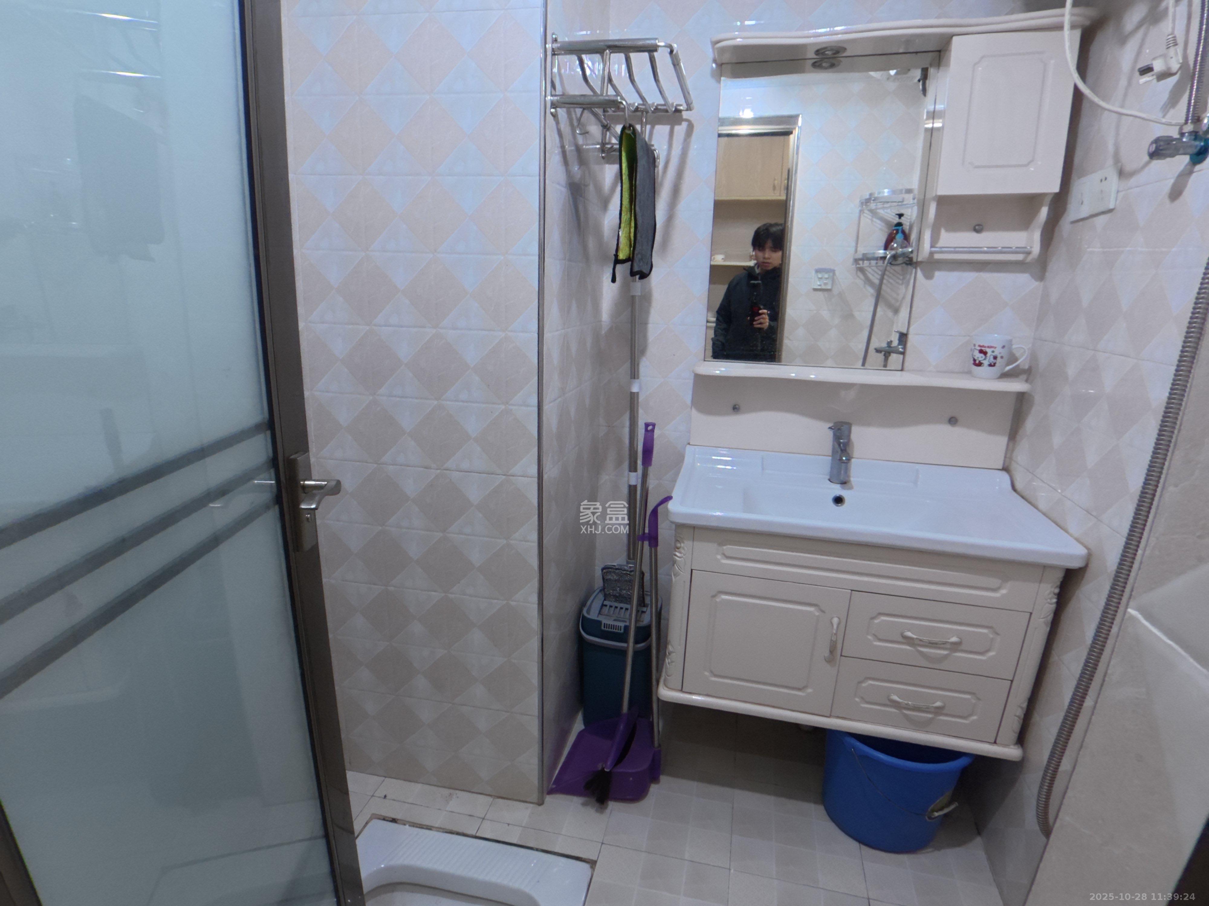 中建芙蓉工社 1室1厅1卫 1200.0元/月 中建芙蓉工社 1室1厅1卫 1200.0元/月室内图