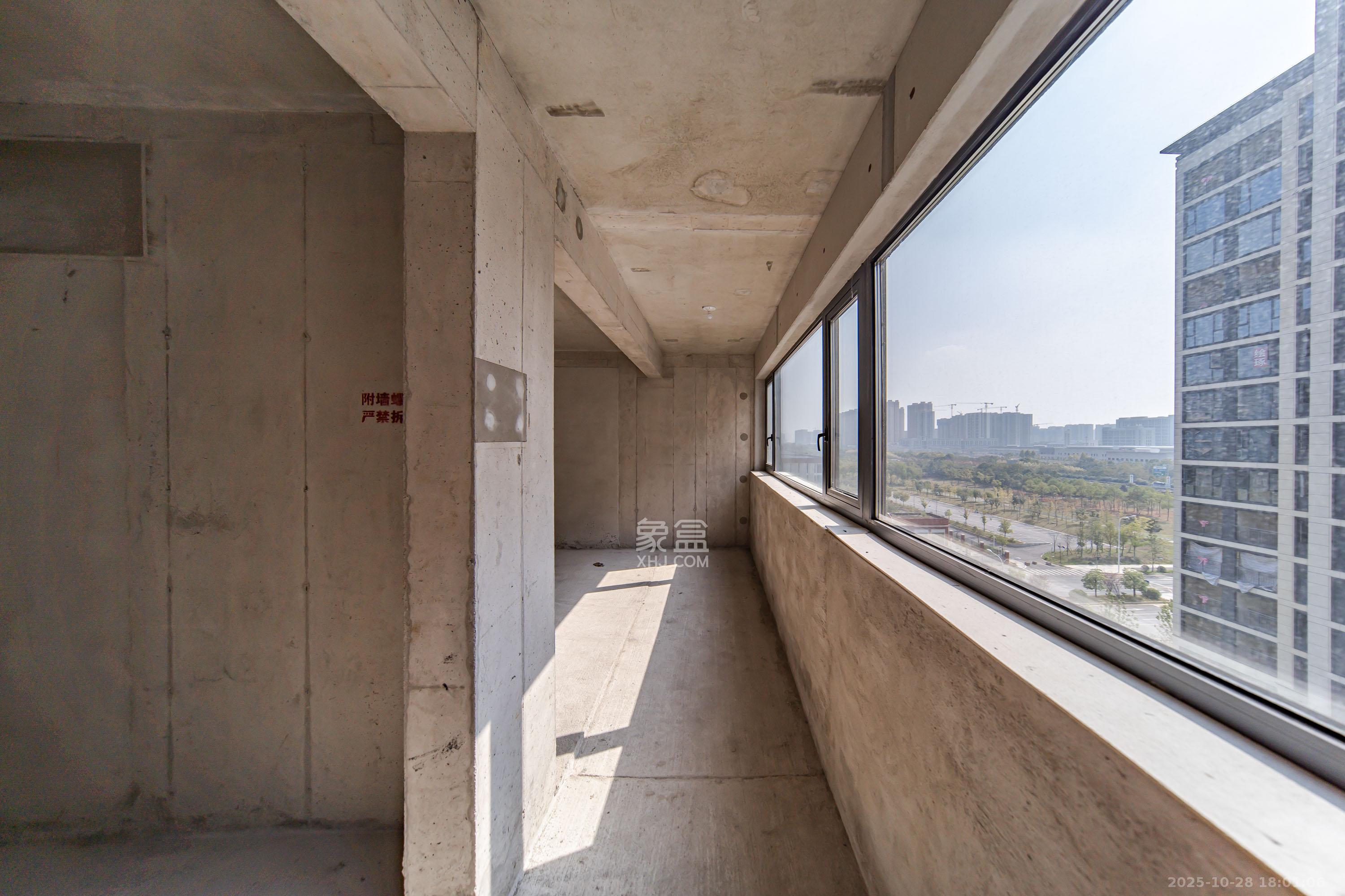 中建钰山湖  4室2厅2卫    210.0万阳台