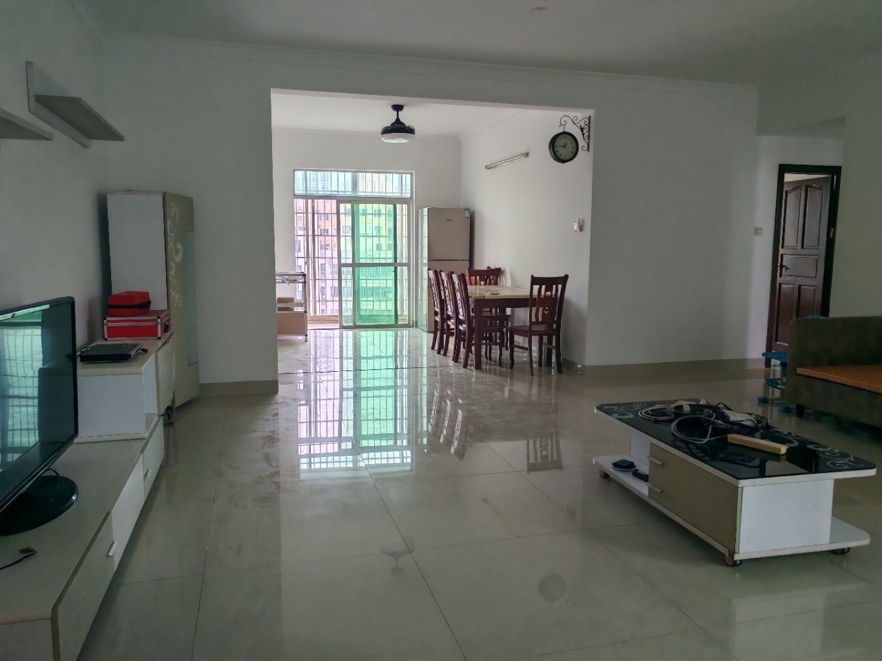 吉宝佳园 3室2厅2卫 175.0万 吉宝佳园 3室2厅2卫 175.0万客厅