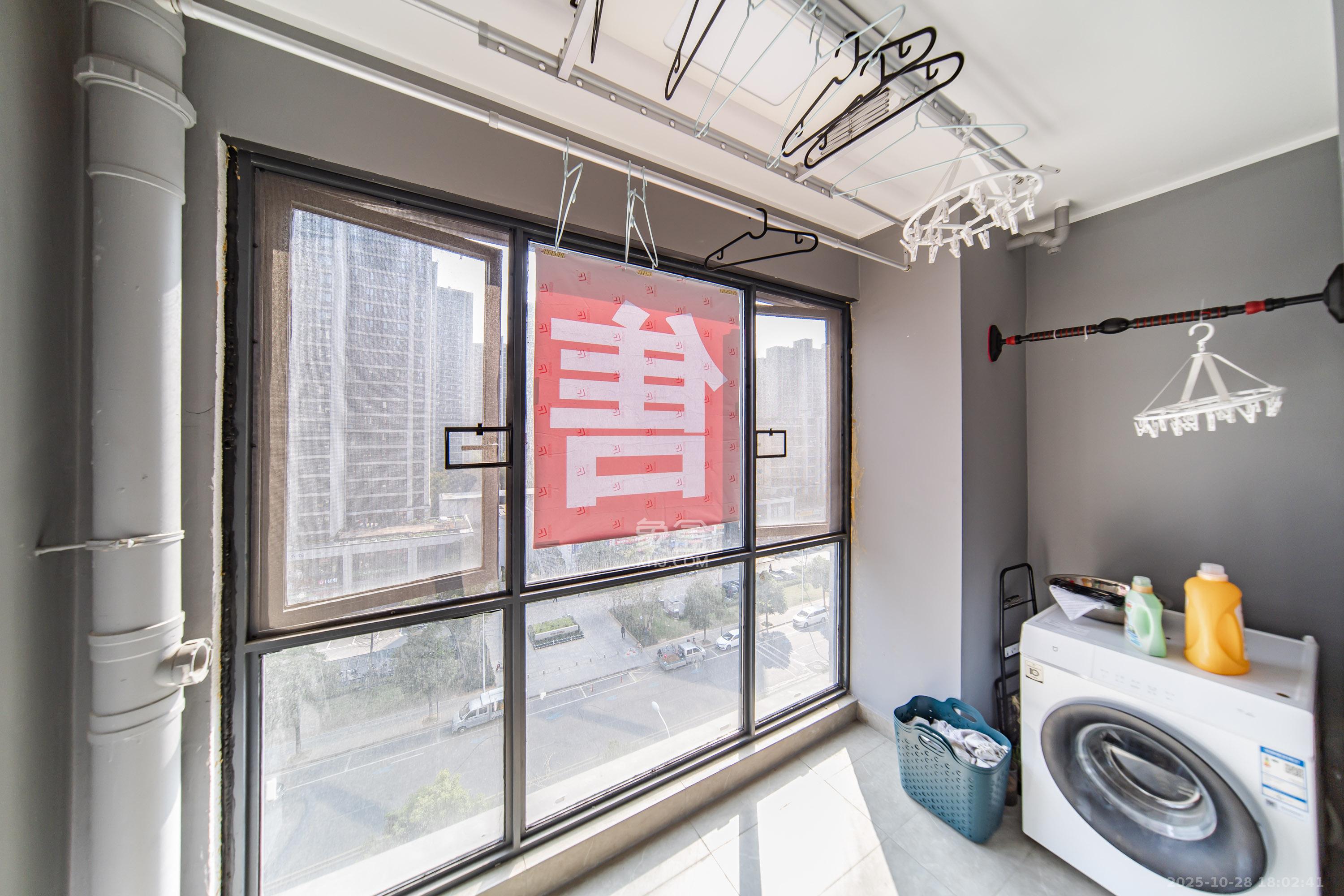 中海阅麓山二期  3室2厅2卫    143.8万 中海阅麓山二期  3室2厅2卫    143.8万阳台