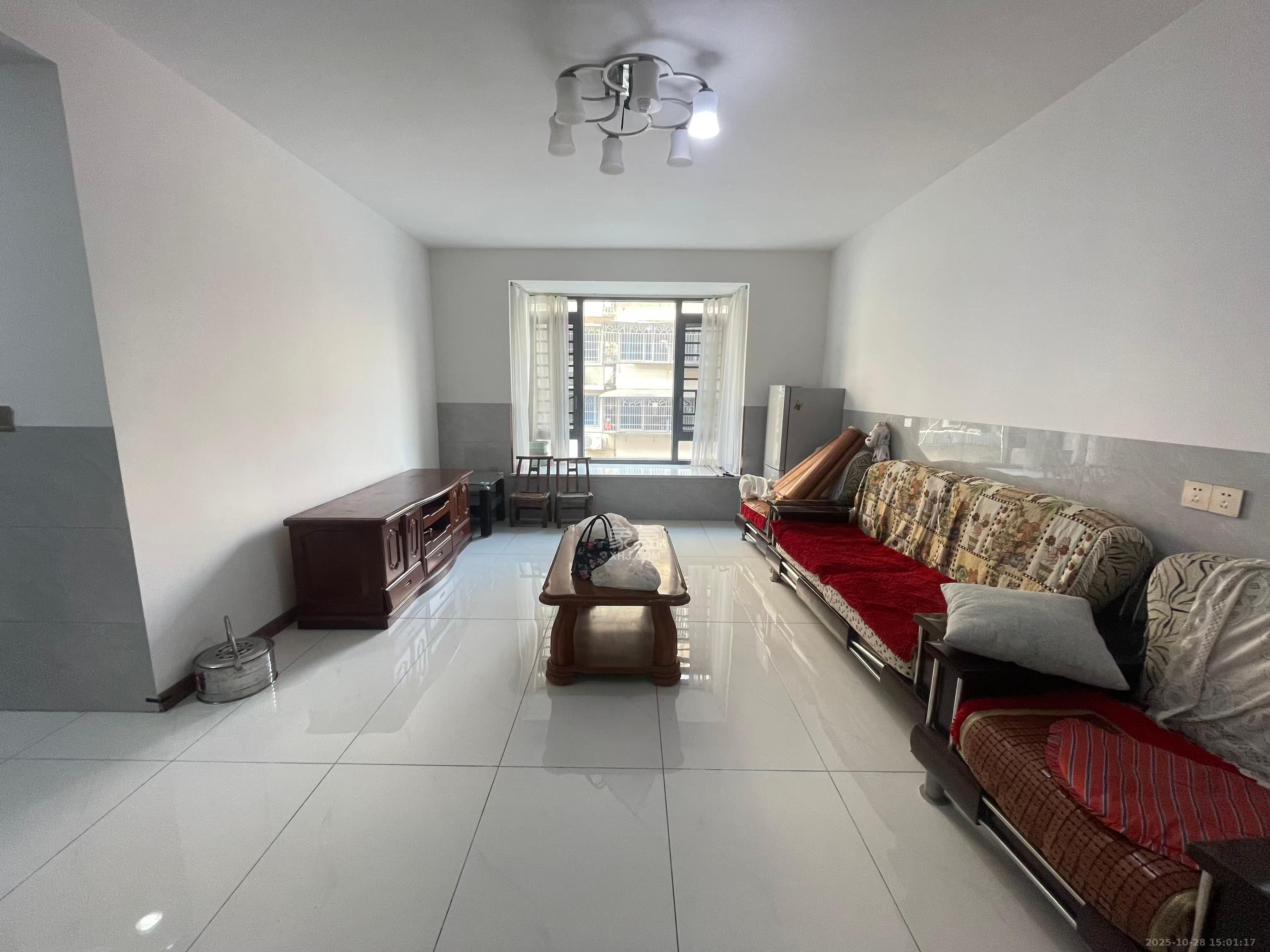 咸嘉花园 3室2厅2卫 2400.0元/月 咸嘉花园 3室2厅2卫 2400.0元/月室内图