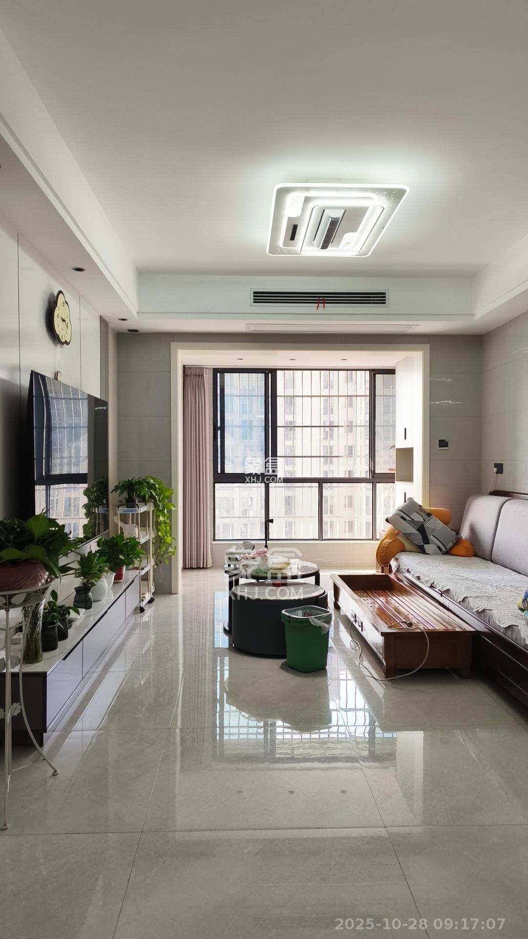 东岸梅园小区  2室2厅1卫    2600.0元/月 东岸梅园小区  2室2厅1卫    2600.0元/月室内图1