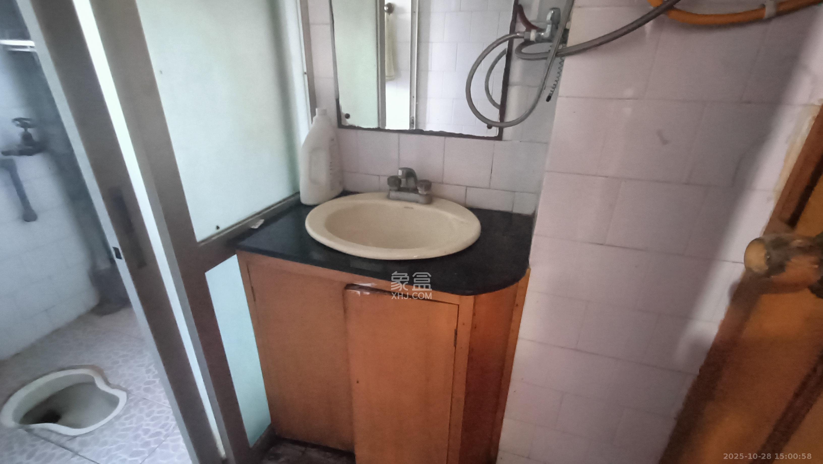 红花坡轻工设计院(轻安宿舍)  2室1厅1卫    1500.0元/月 红花坡轻工设计院(轻安宿舍)  2室1厅1卫    1500.0元/月室内图