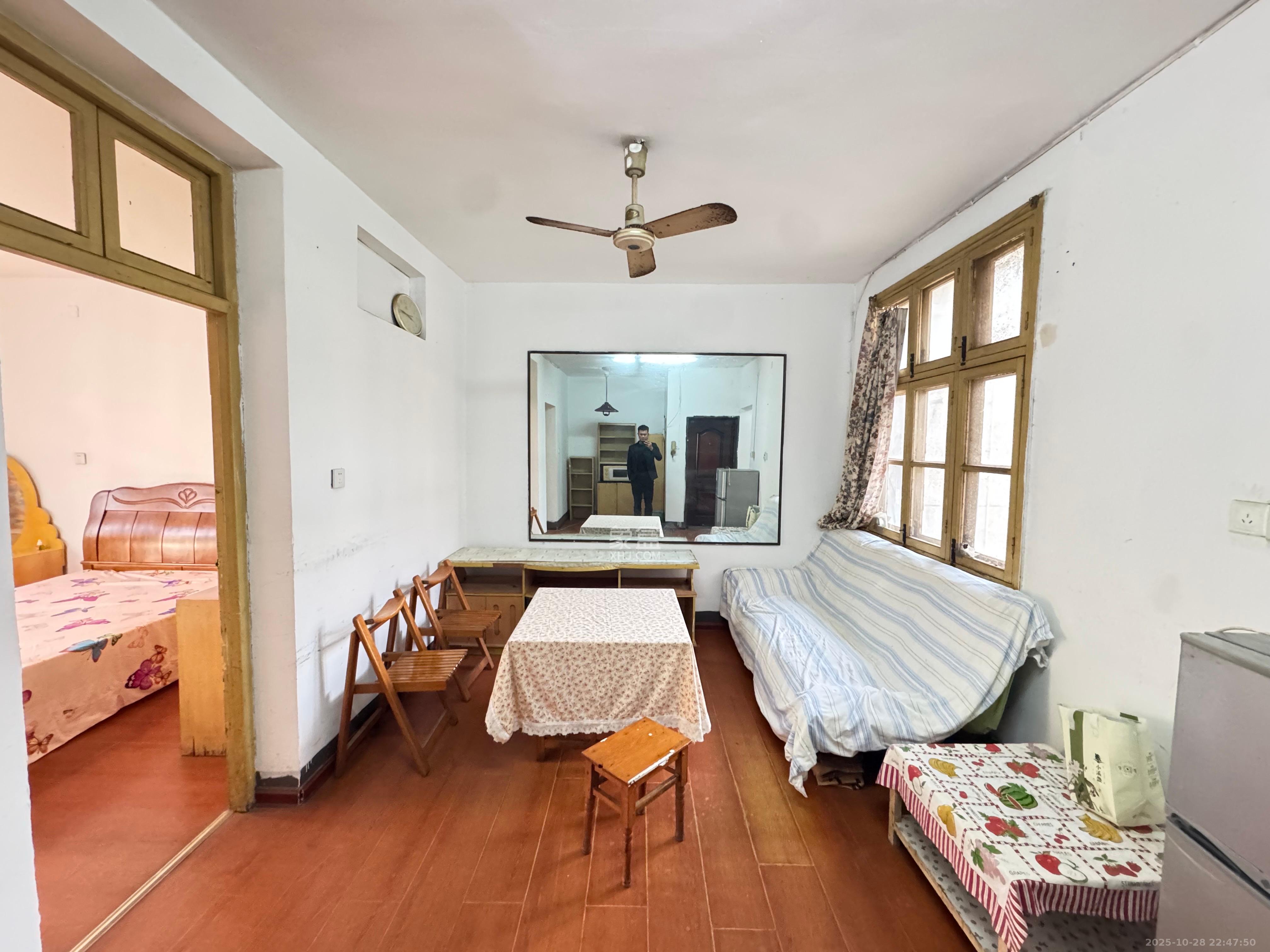 中南家园 1室2厅1卫 1500.0元/月 中南家园 1室2厅1卫 1500.0元/月室内图