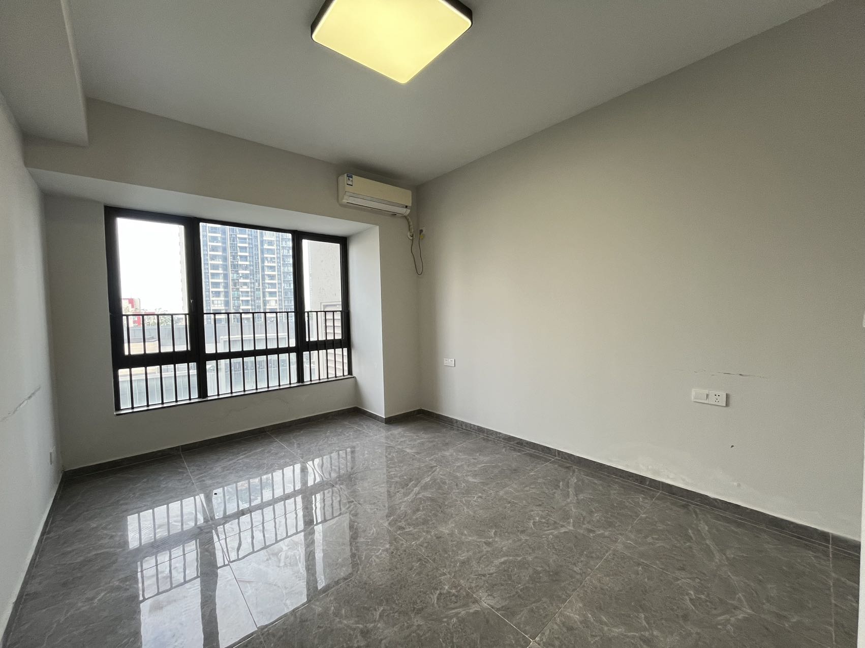 华润中心  2室2厅1卫    3000.0元/月 华润中心  2室2厅1卫    3000.0元/月室内图