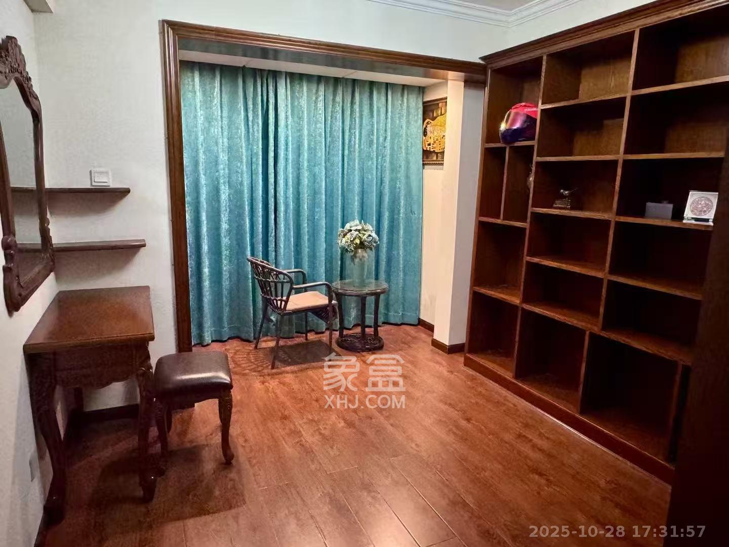 骑龙安置小区  3室2厅2卫    2500.0元/月 骑龙安置小区  3室2厅2卫    2500.0元/月室内图