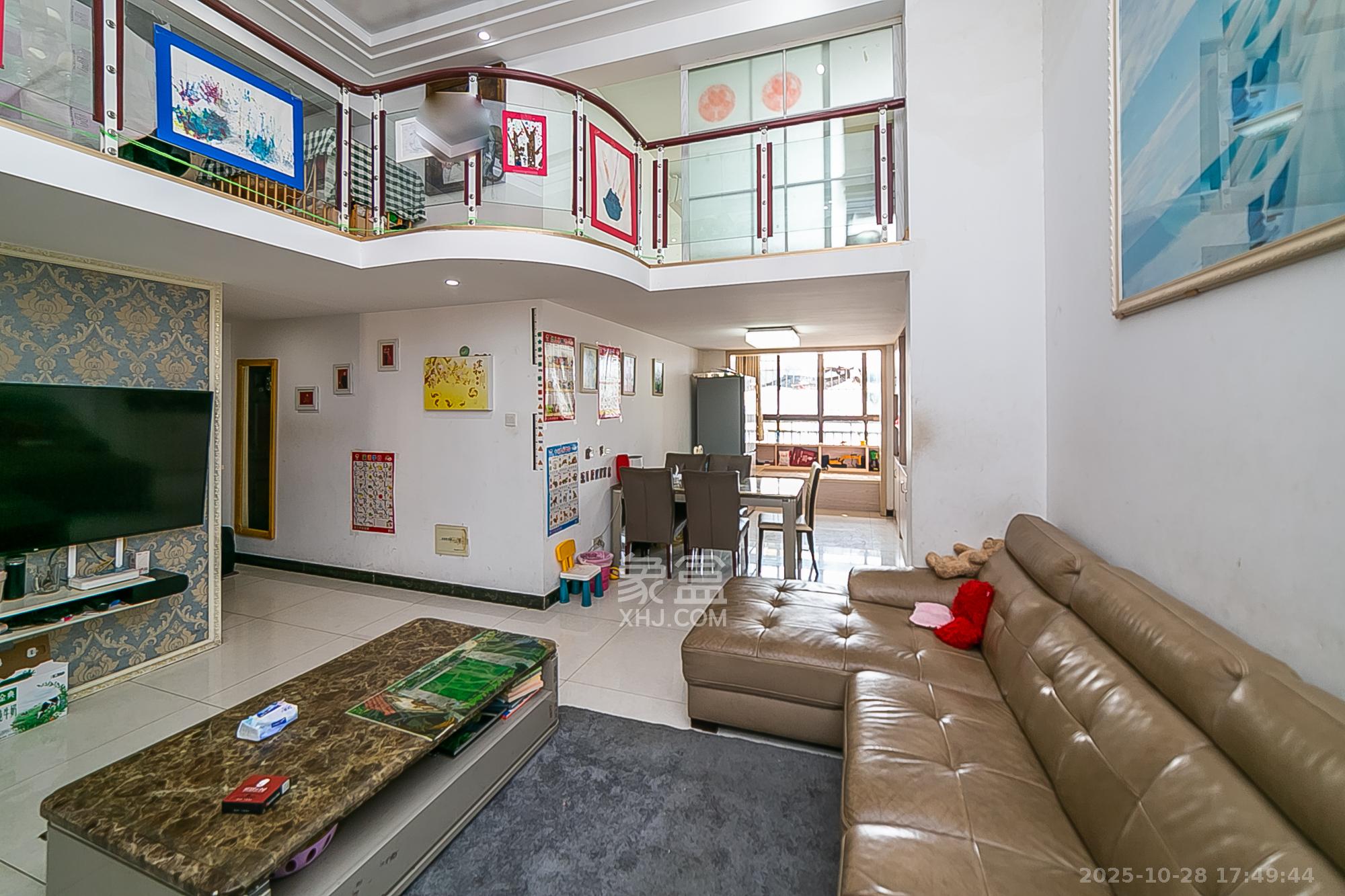 层上观邸  4室2厅2卫    69.0万 层上观邸  4室2厅2卫    69.0万客厅