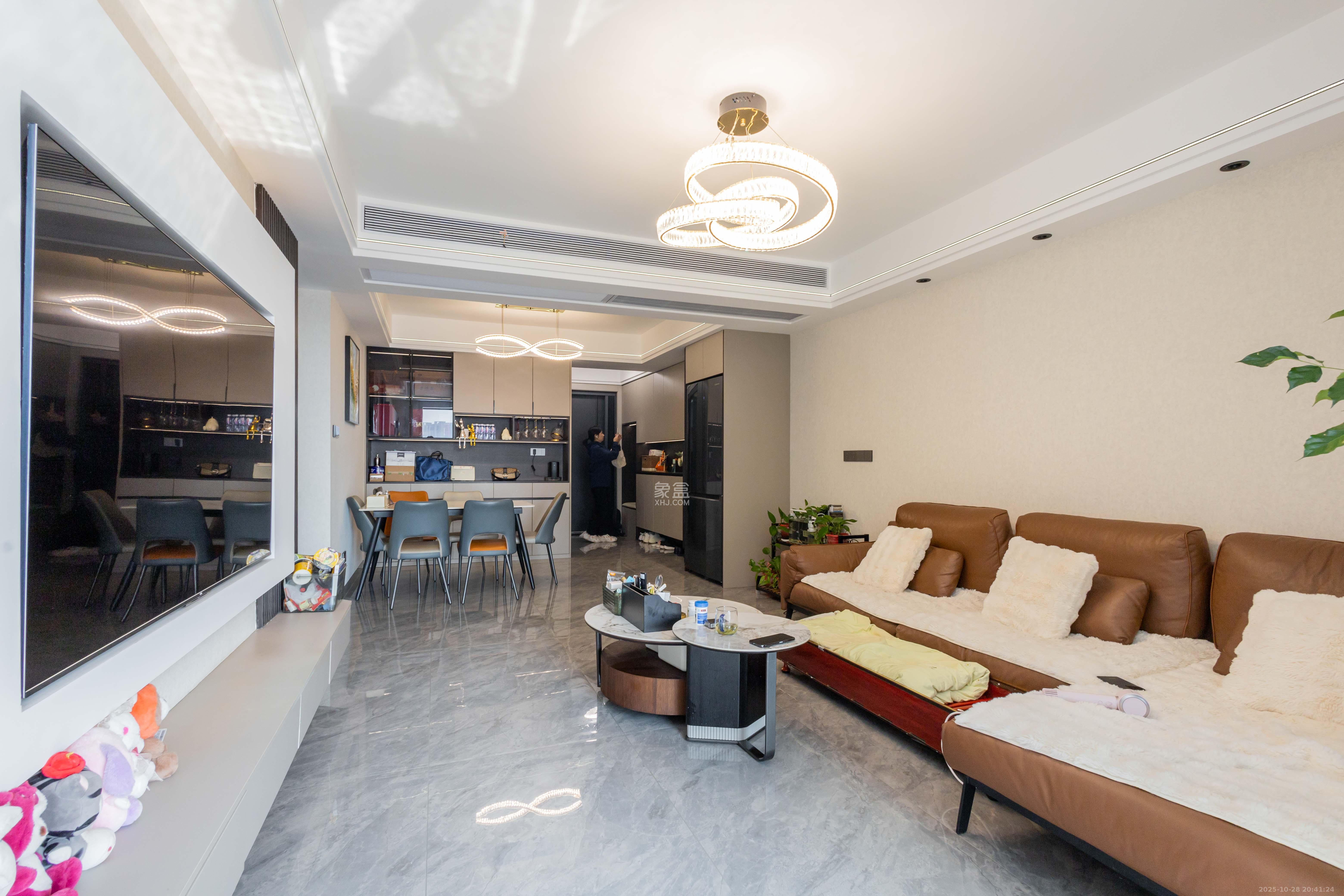 中交中央公园D5区  3室2厅2卫    158.0万客厅