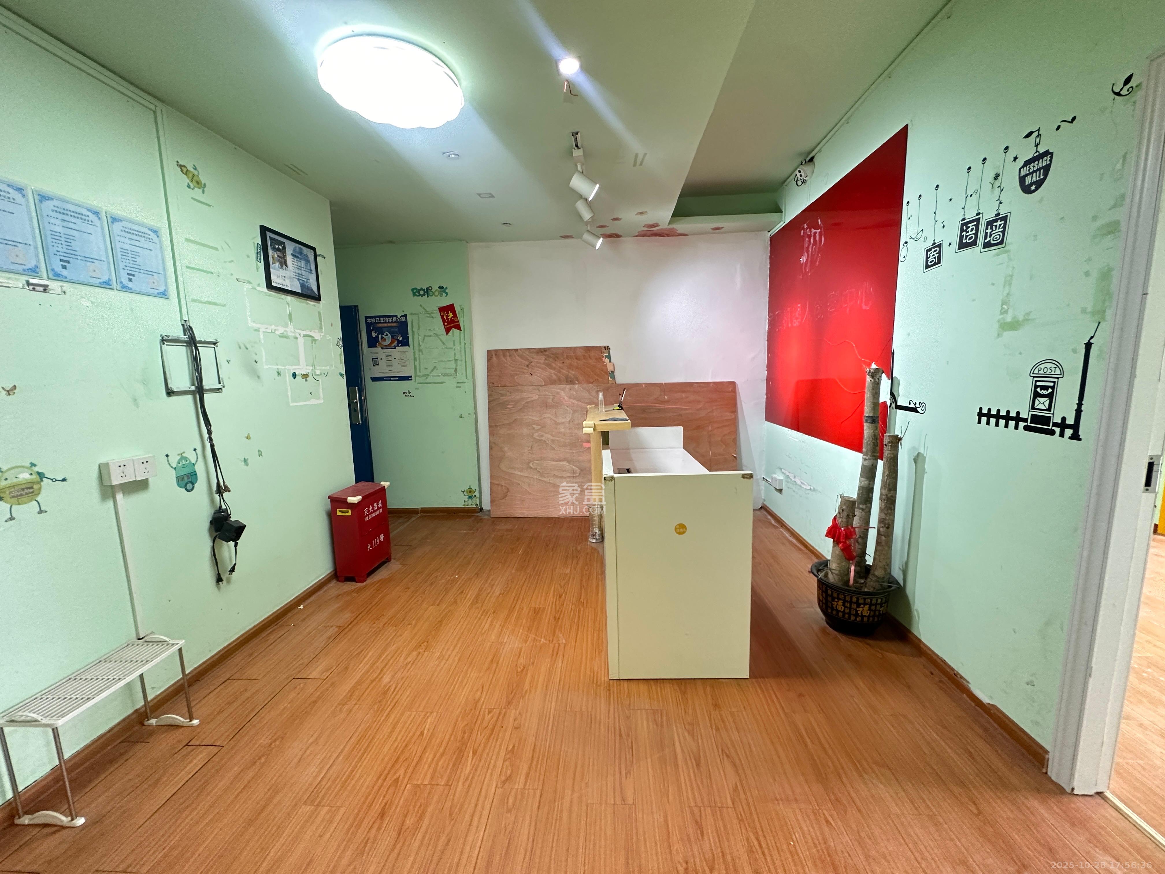 左岸右岸  3室2厅2卫    2200.0元/月 左岸右岸  3室2厅2卫    2200.0元/月室内图