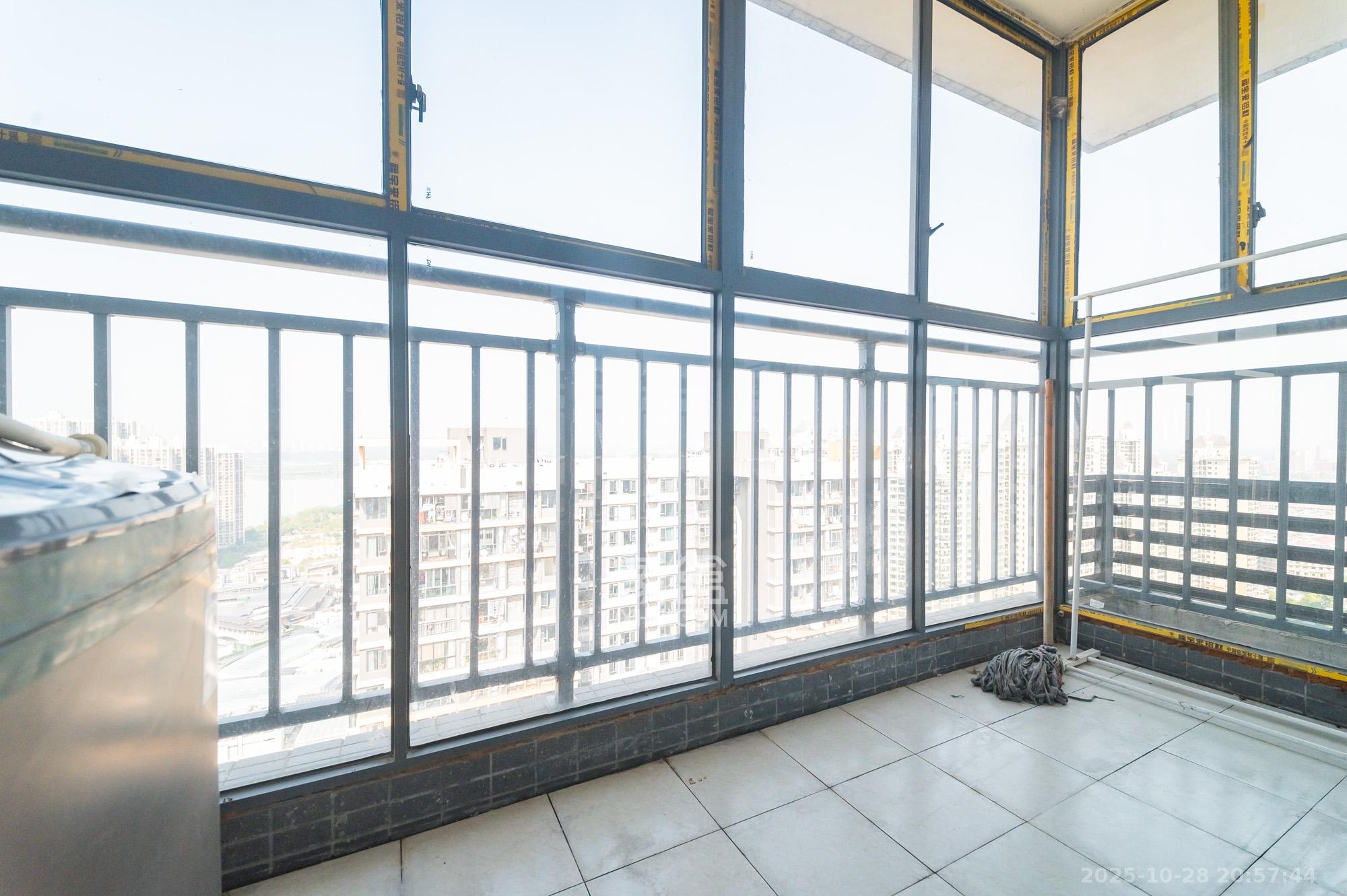 恒基凯旋门三期  3室2厅1卫    58.8万阳台