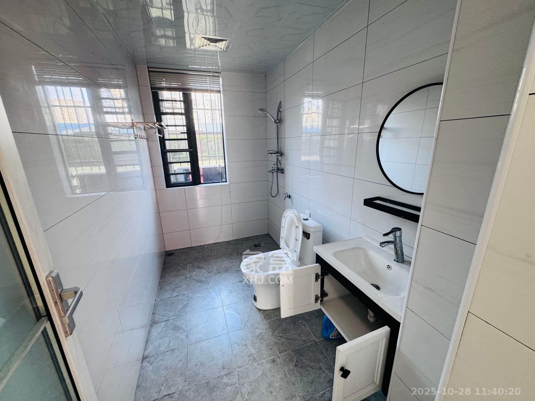 创世纪广场  4室2厅2卫    2500.0元/月室内图