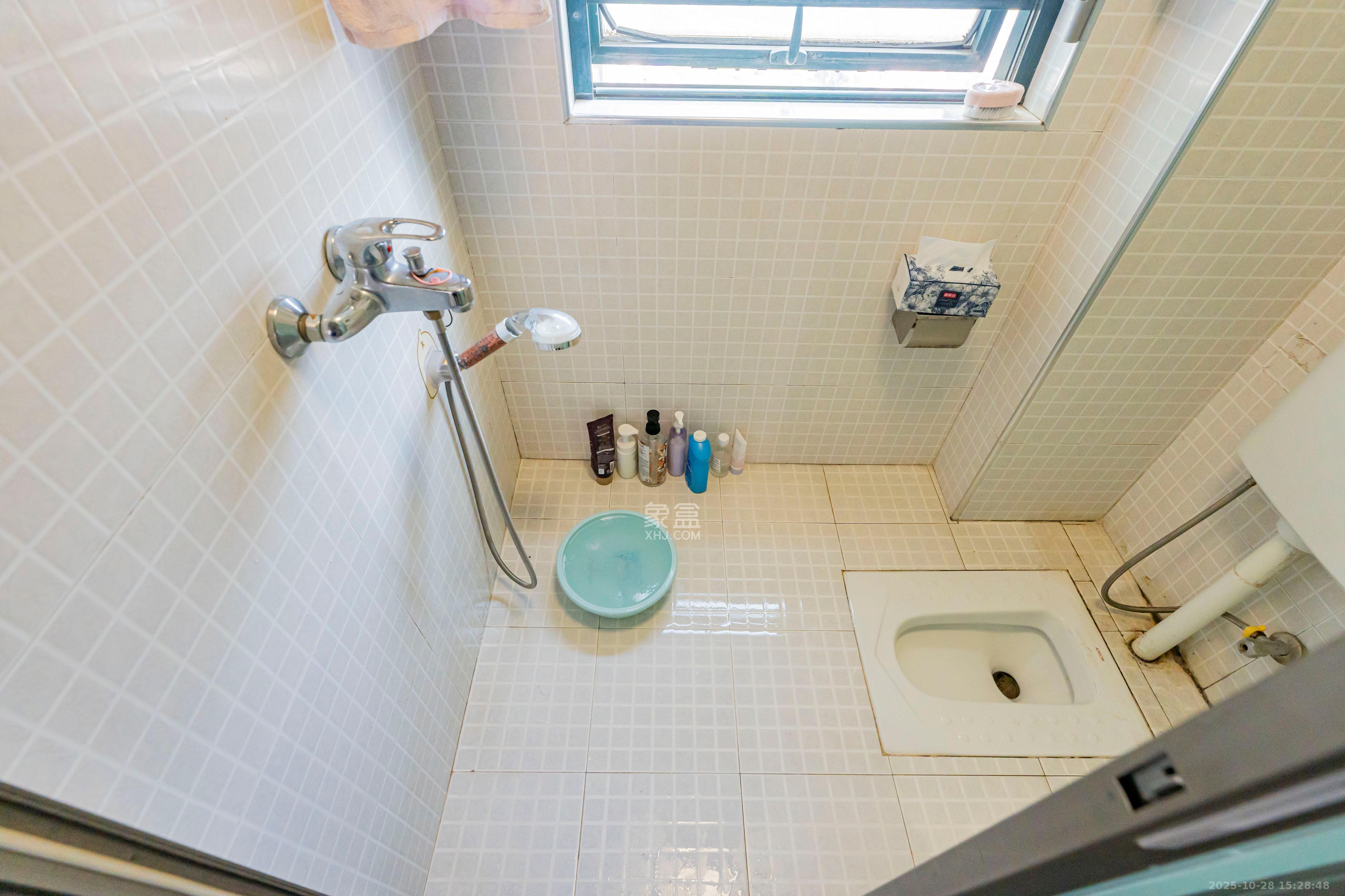 华盛新外滩  4室2厅2卫    170.0万 华盛新外滩  4室2厅2卫    170.0万卫生间