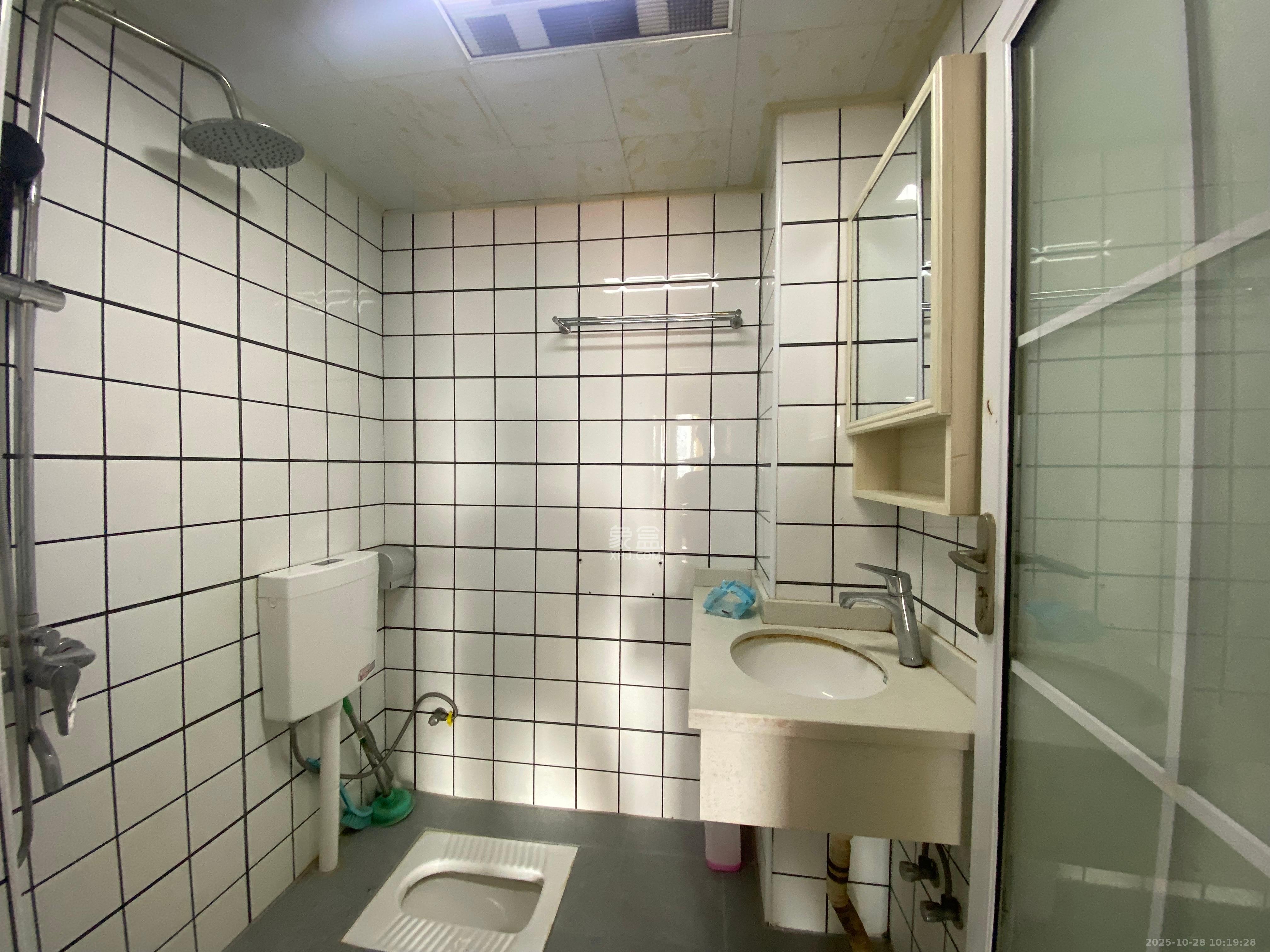 欧亚达国际广场  2室1厅1卫    2300.0元/月室内图