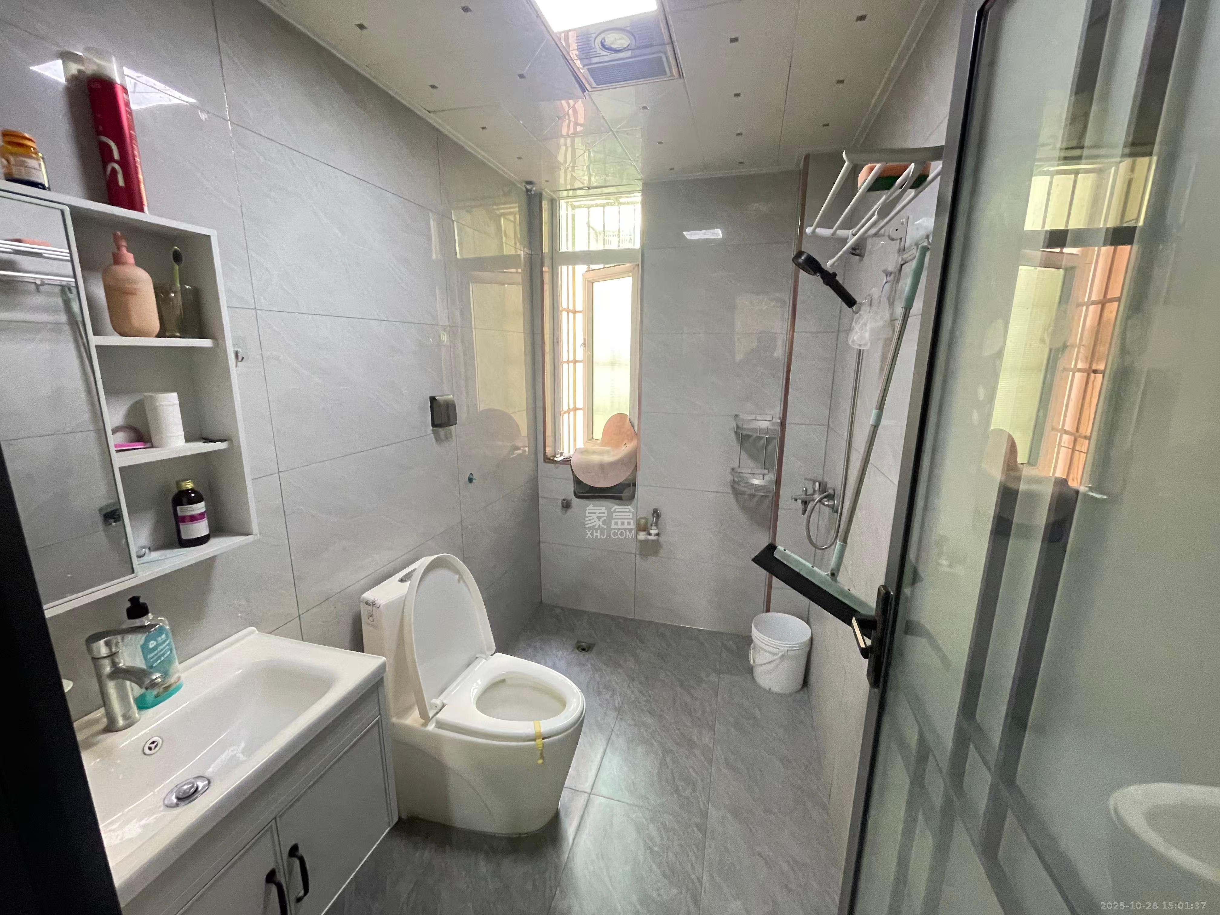 咸嘉花园 3室2厅2卫 2400.0元/月 咸嘉花园 3室2厅2卫 2400.0元/月室内图