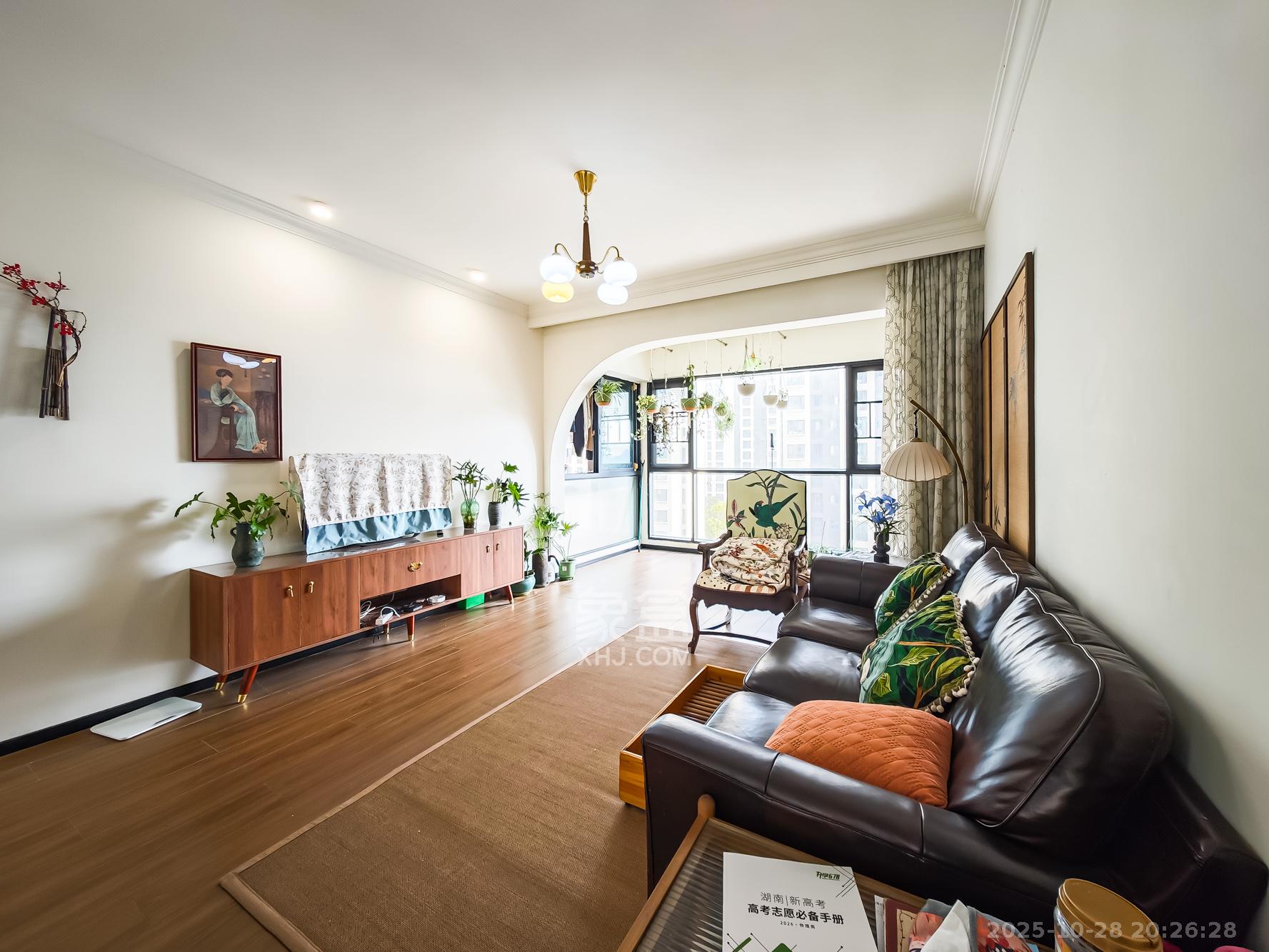 地铁中建君和城  4室2厅2卫    85.3万客厅