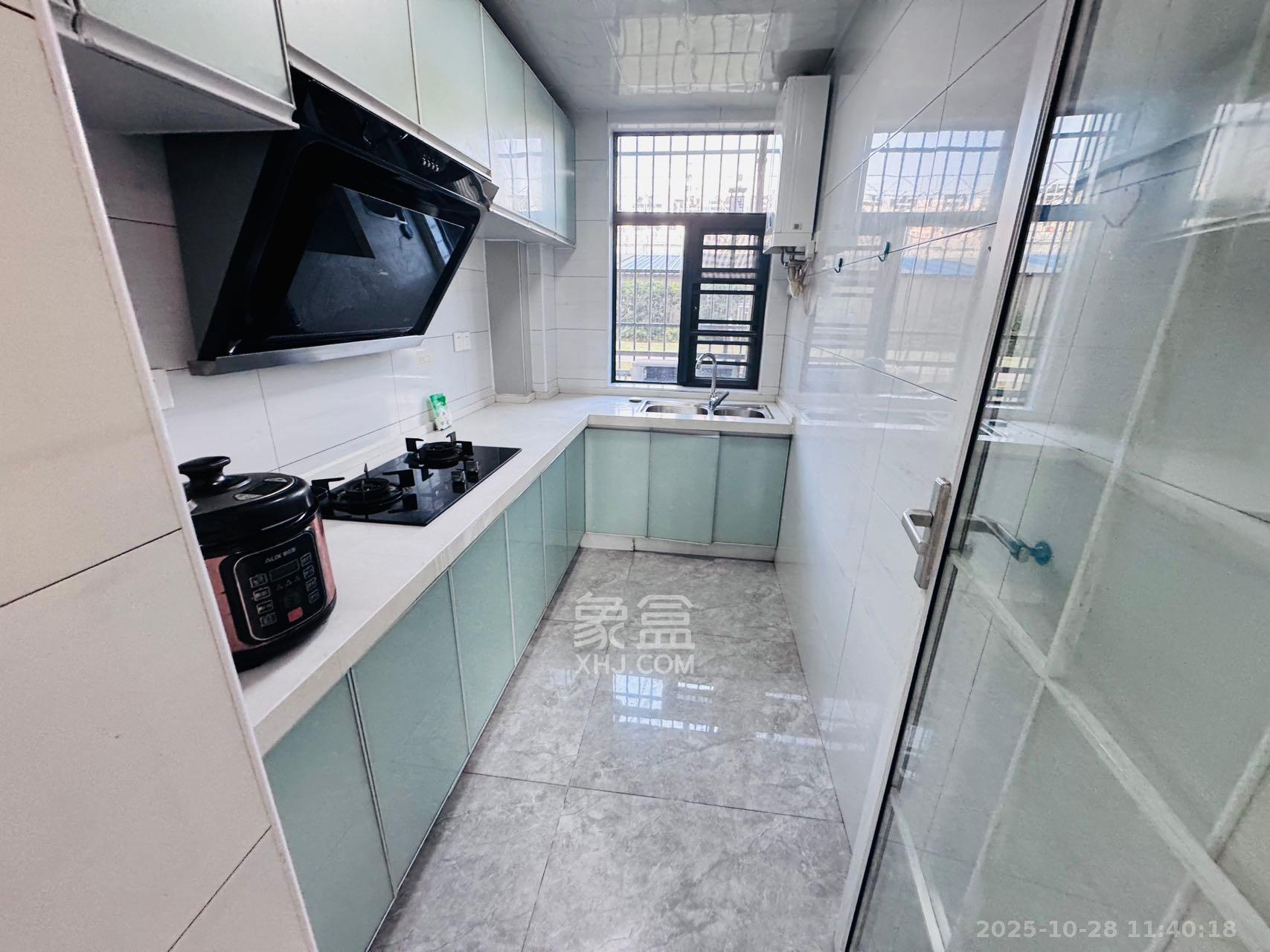 创世纪广场  4室2厅2卫    2500.0元/月室内图