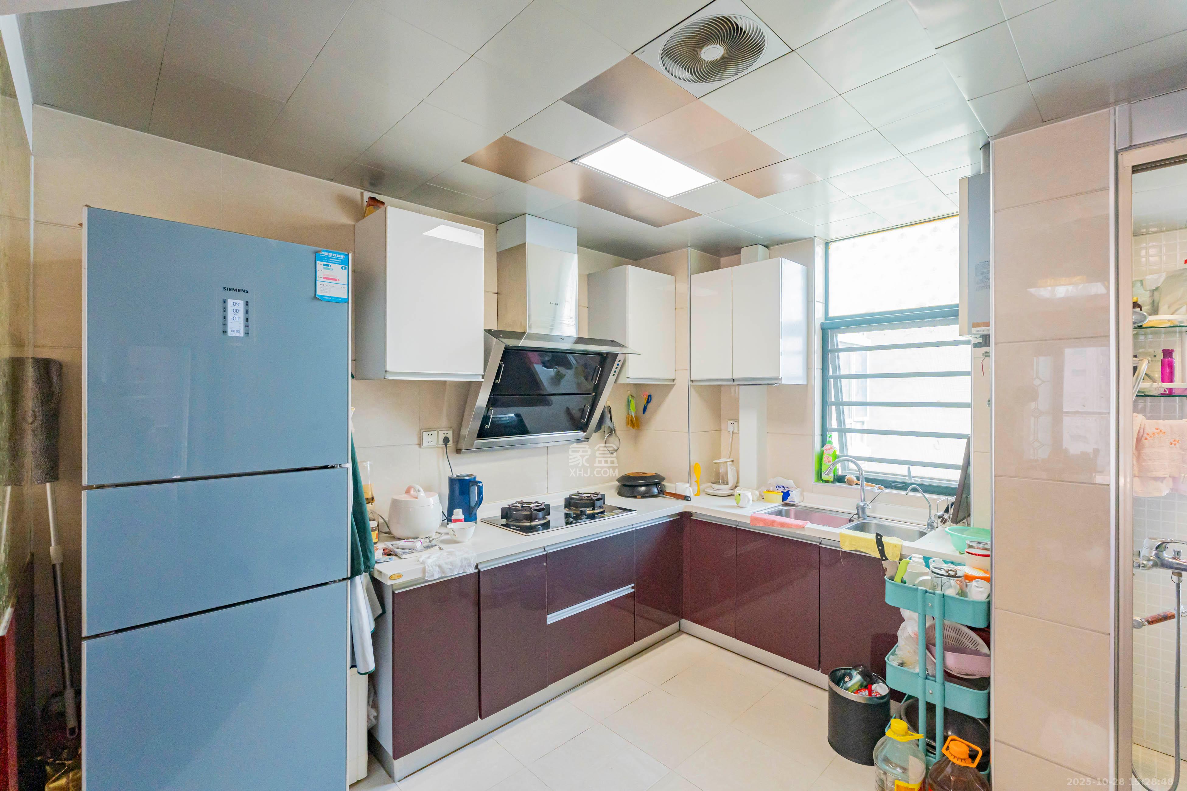 华盛新外滩  4室2厅2卫    170.0万 华盛新外滩  4室2厅2卫    170.0万厨房