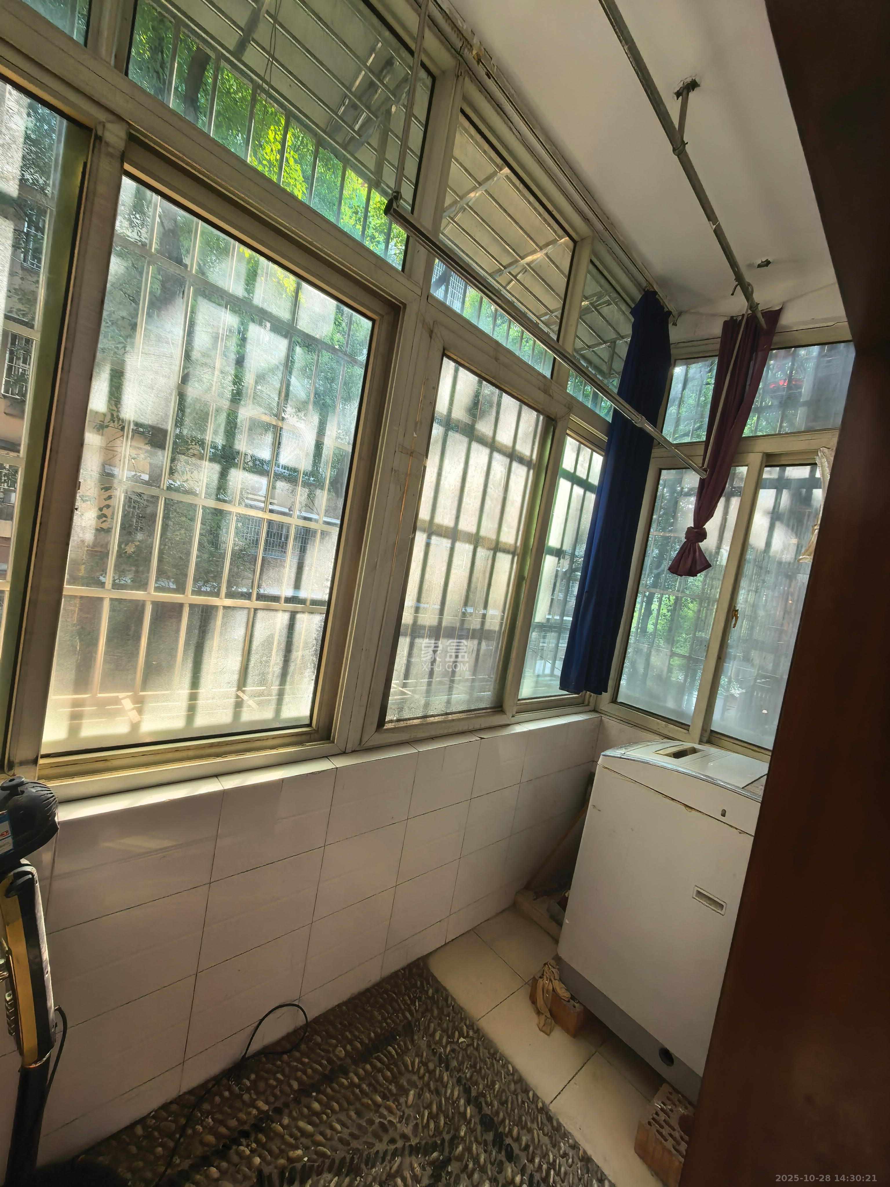 二机小区  1室1厅1卫    1300.0元/月室内图