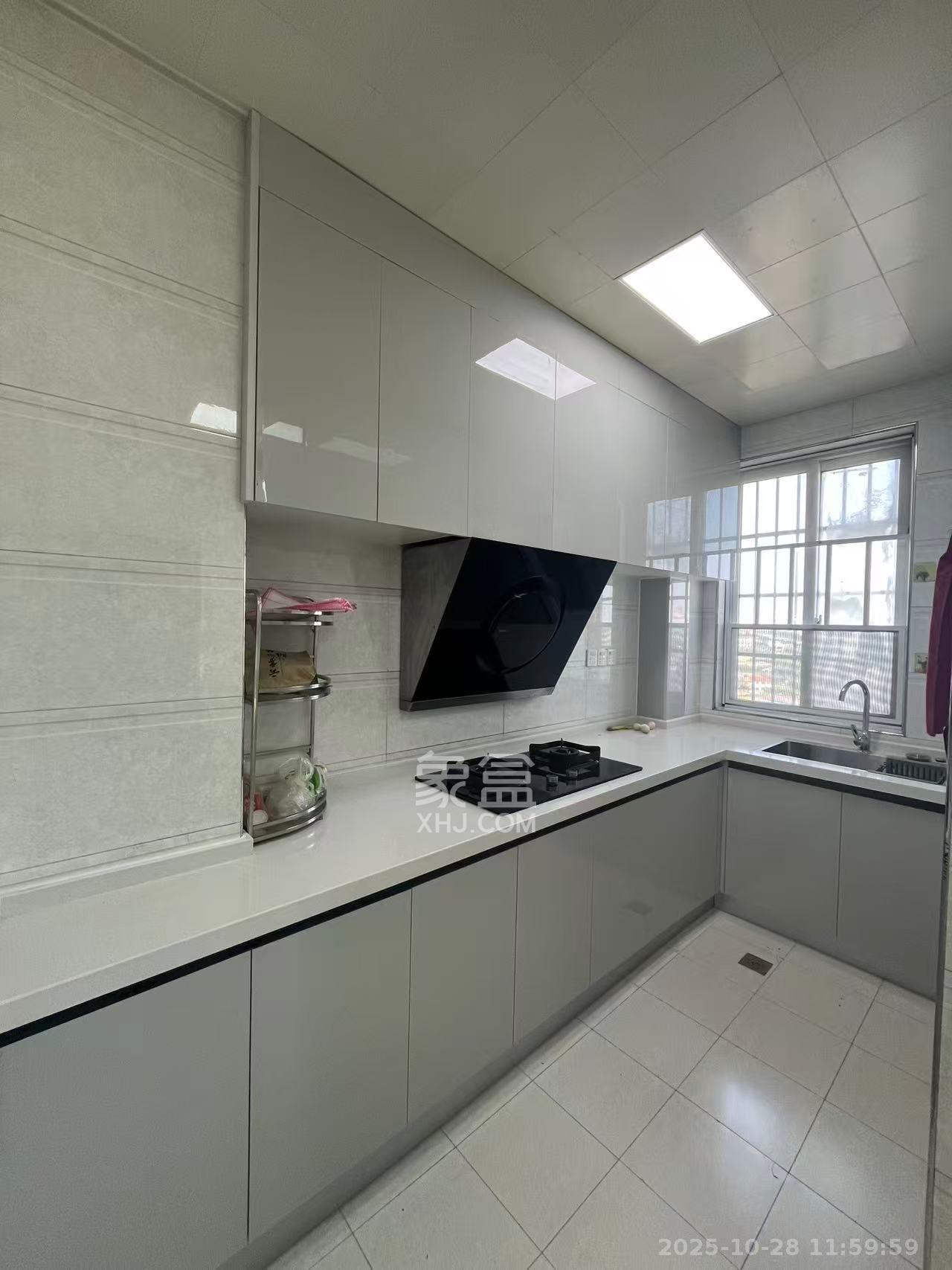 星城福邸(雄天朗郡)  3室2厅2卫    2200.0元/月 星城福邸(雄天朗郡)  3室2厅2卫    2200.0元/月室内图