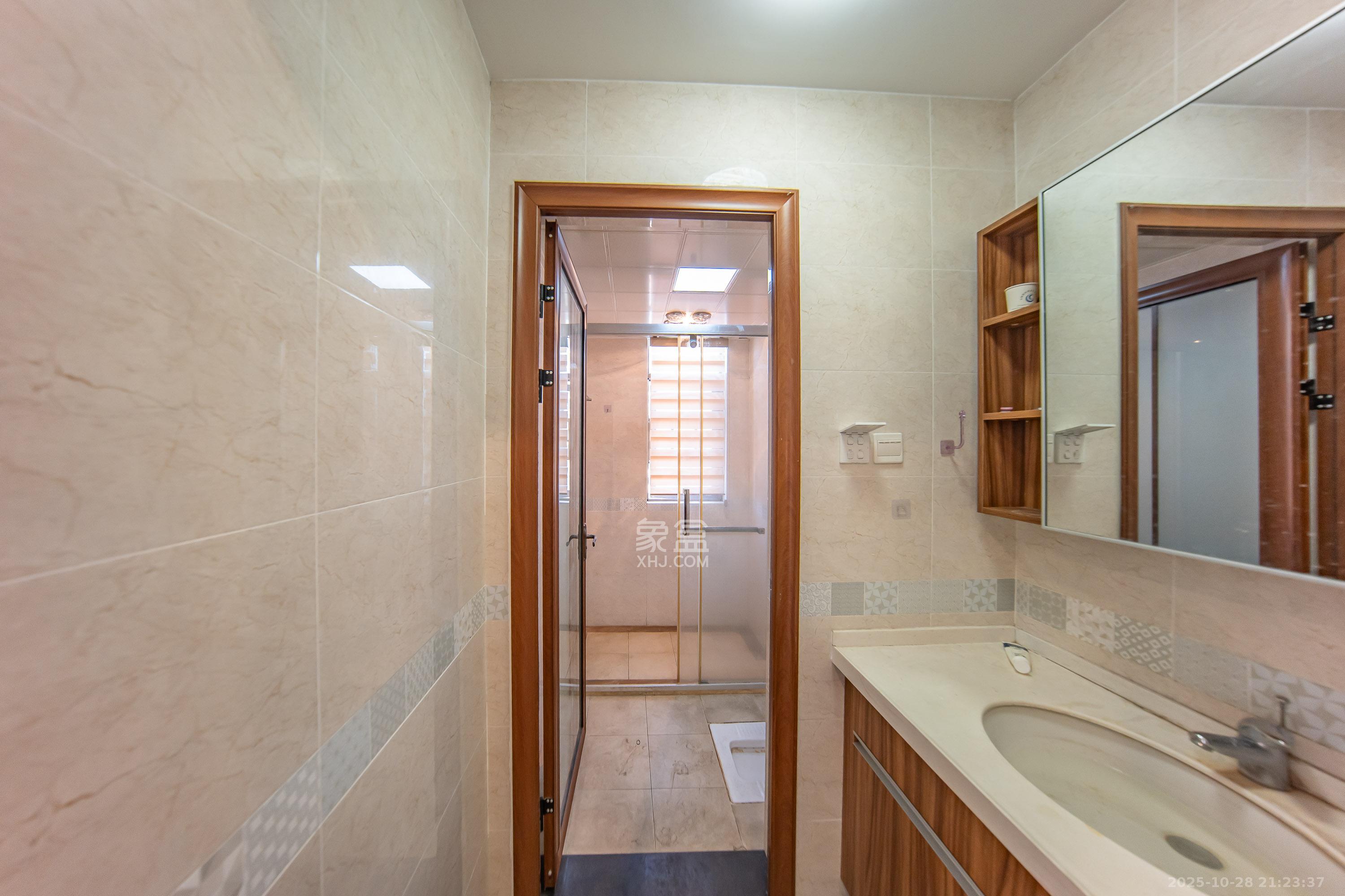 江山帝景哈佛 4室2厅2卫 135.0万 江山帝景哈佛 4室2厅2卫 135.0万卫生间