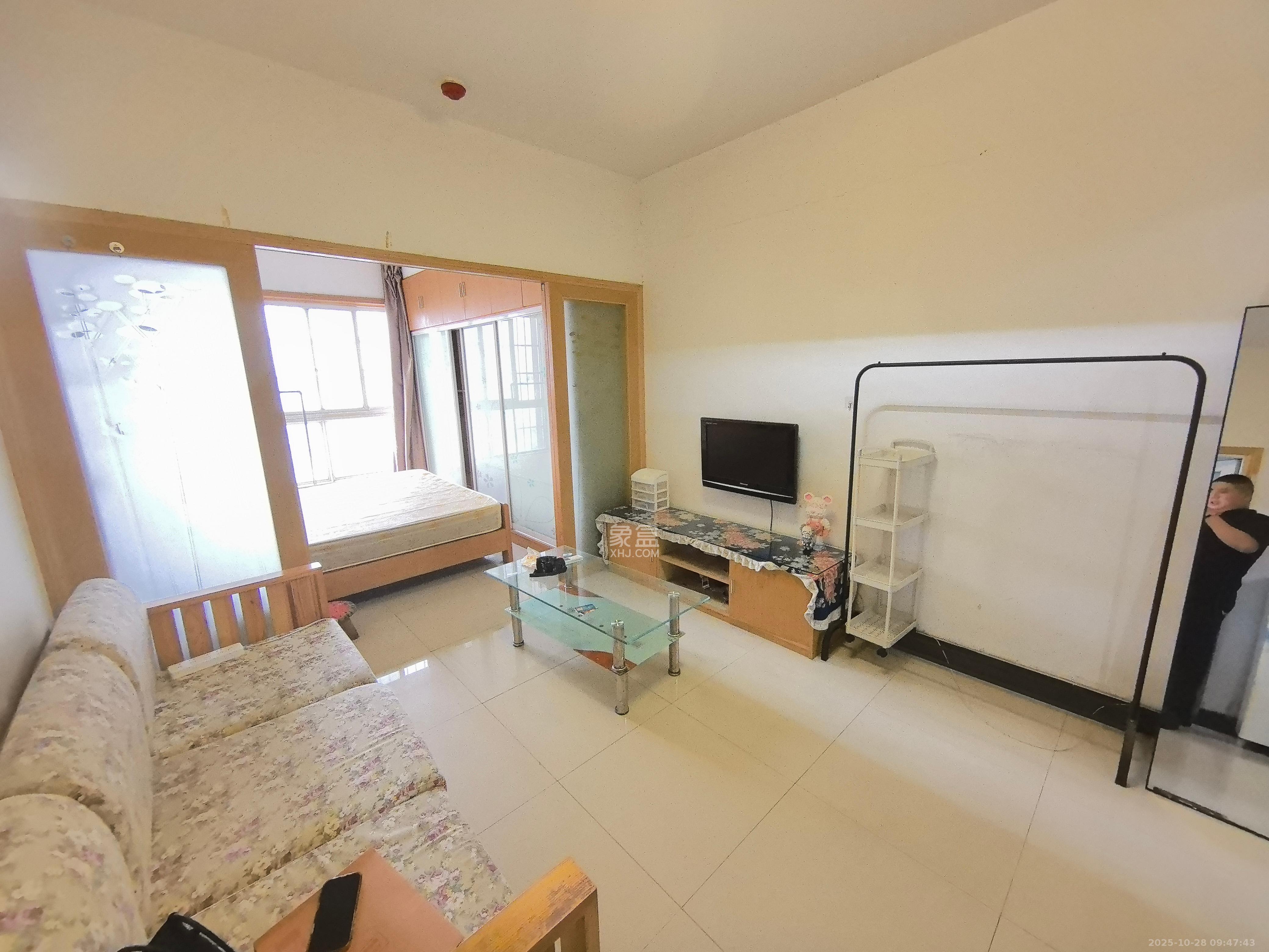 伍家岭生活广场  1室1厅1卫    1300.0元/月 伍家岭生活广场  1室1厅1卫    1300.0元/月室内图