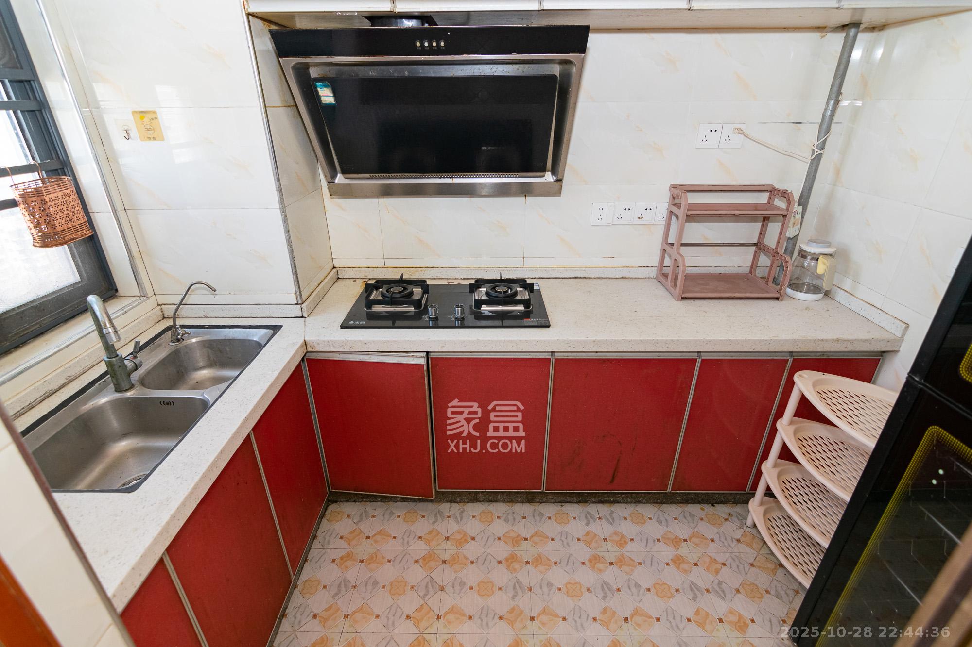 澳海澜庭 3室2厅2卫 79.8万 澳海澜庭 3室2厅2卫 79.8万厨房