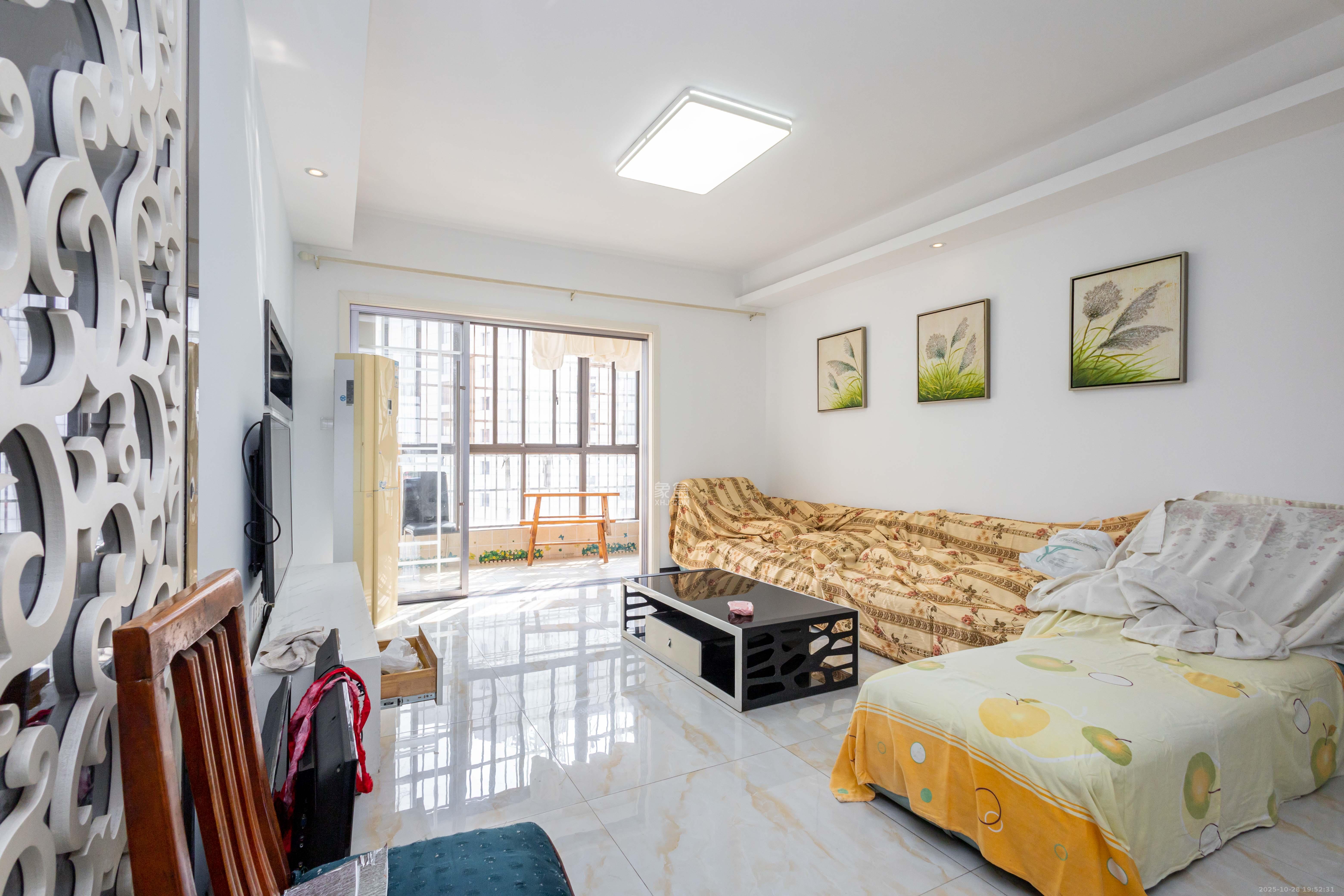 星城福邸(雄天朗郡)  3室2厅2卫    75.0万 星城福邸(雄天朗郡)  3室2厅2卫    75.0万客厅