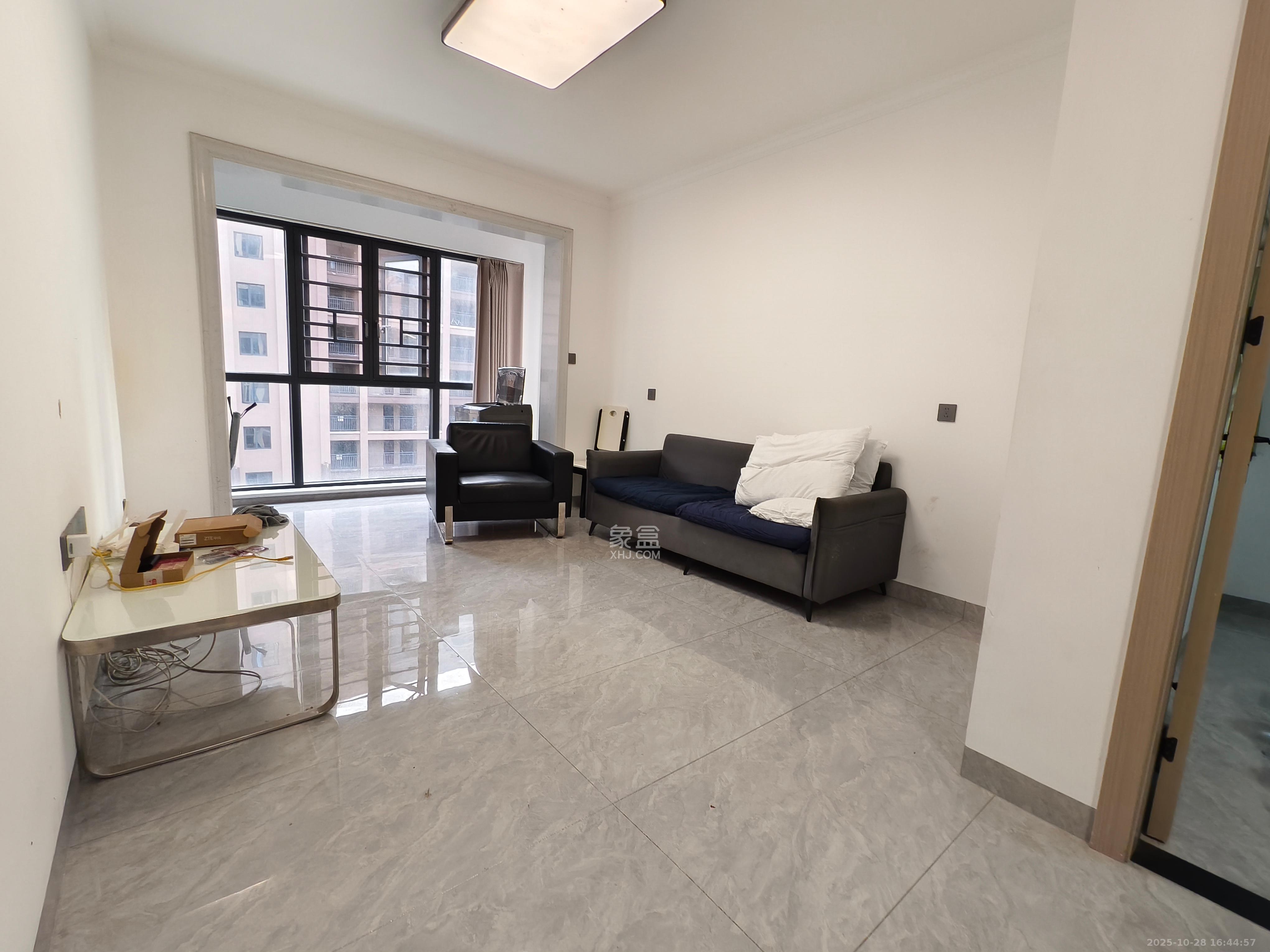 山水新城  2室2厅1卫    2000.0元/月 山水新城  2室2厅1卫    2000.0元/月室内图