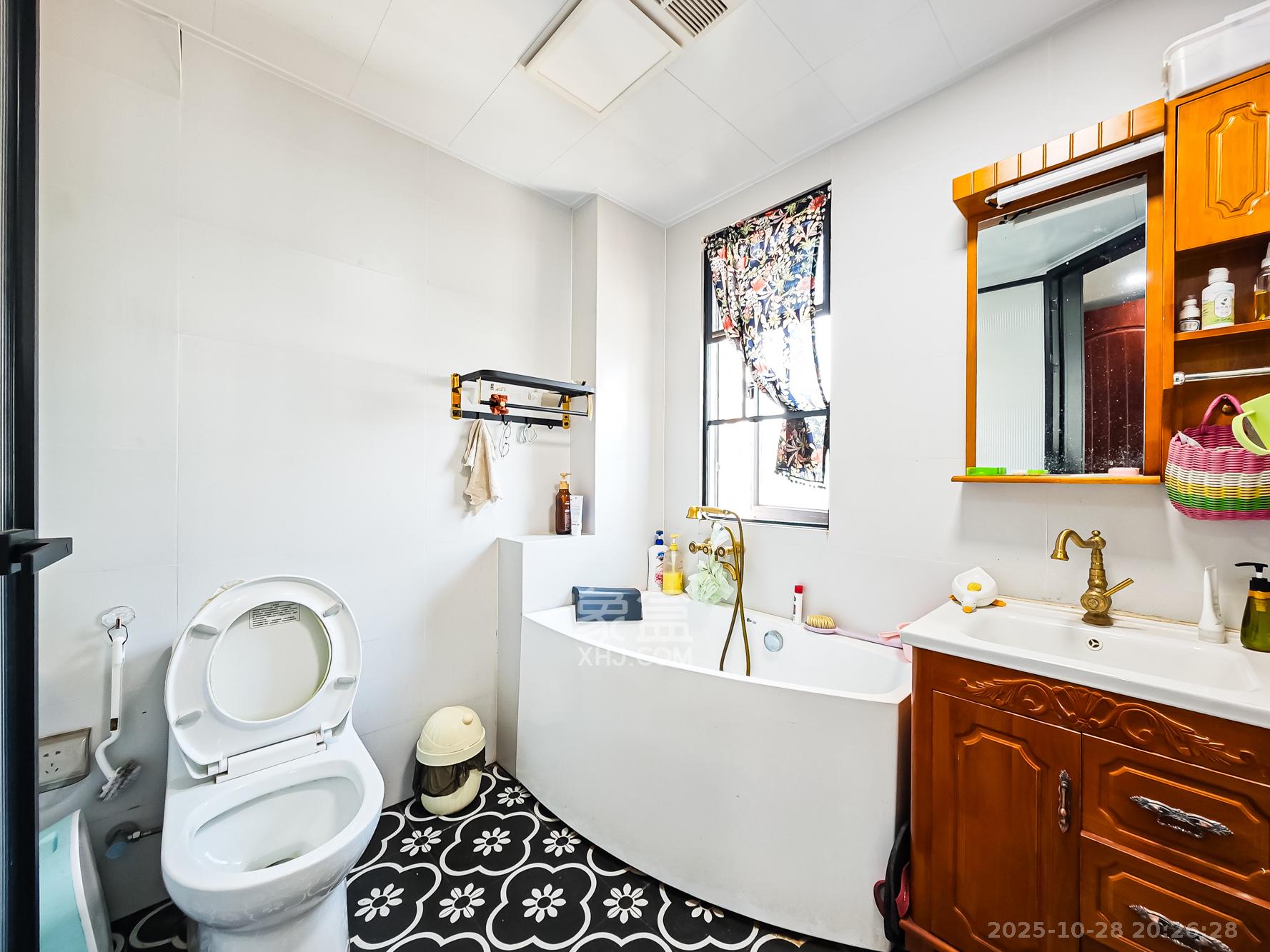 地铁中建君和城  4室2厅2卫    85.3万卫生间