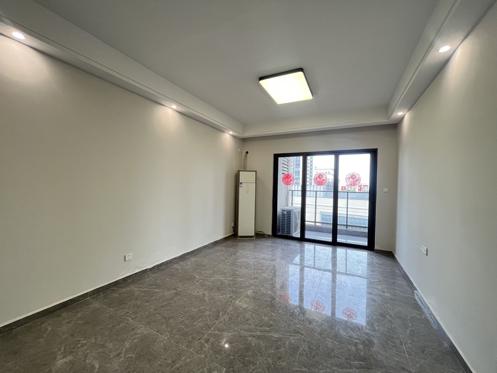 华润中心  2室2厅1卫    3000.0元/月 华润中心  2室2厅1卫    3000.0元/月室内图