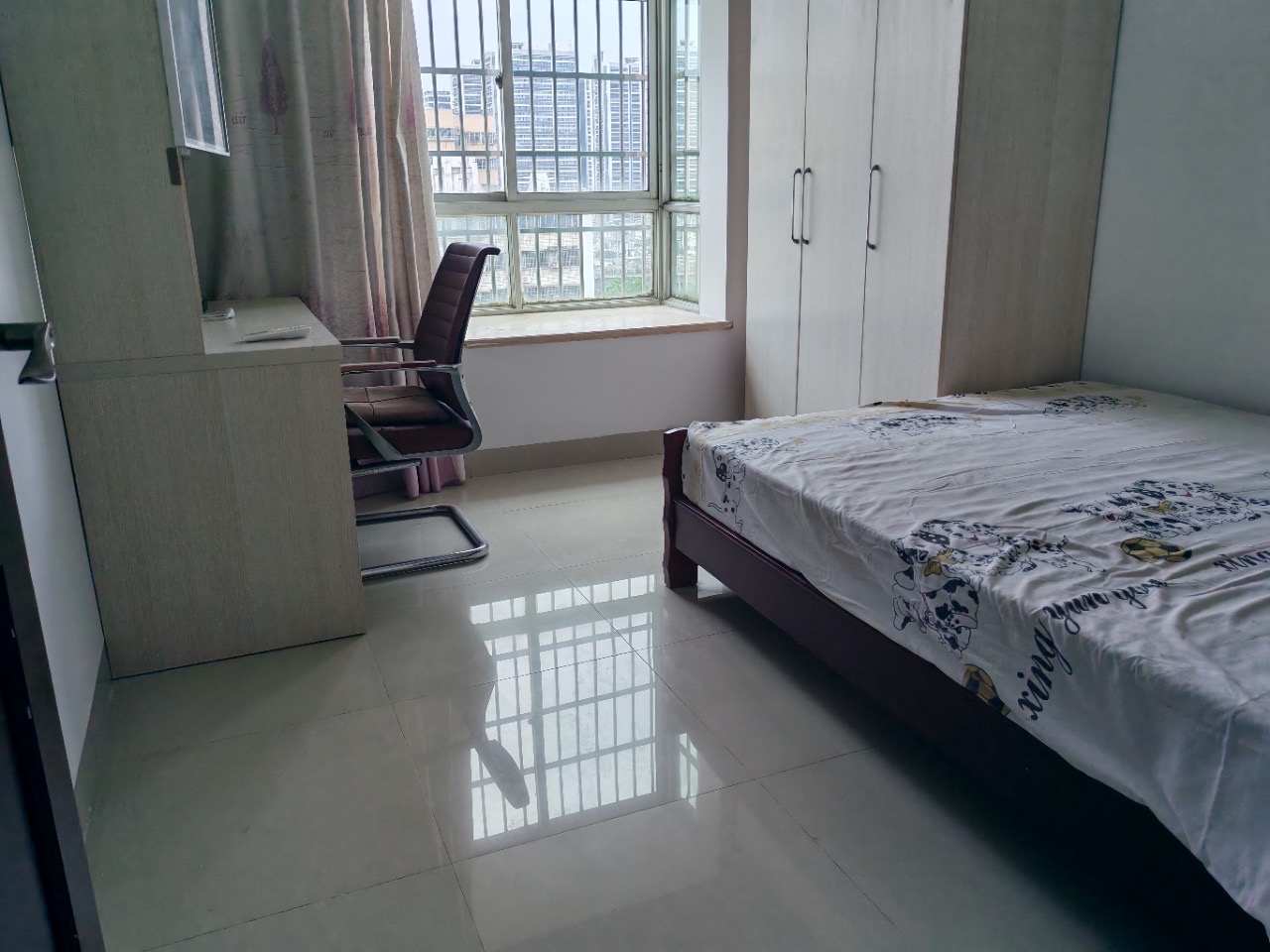 吉宝佳园 3室2厅2卫 175.0万 吉宝佳园 3室2厅2卫 175.0万客厅