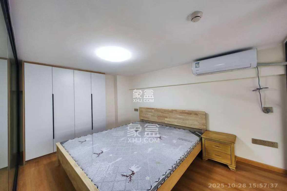 天麓轻奢国际  1室1厅1卫    1600.0元/月 天麓轻奢国际  1室1厅1卫    1600.0元/月室内图