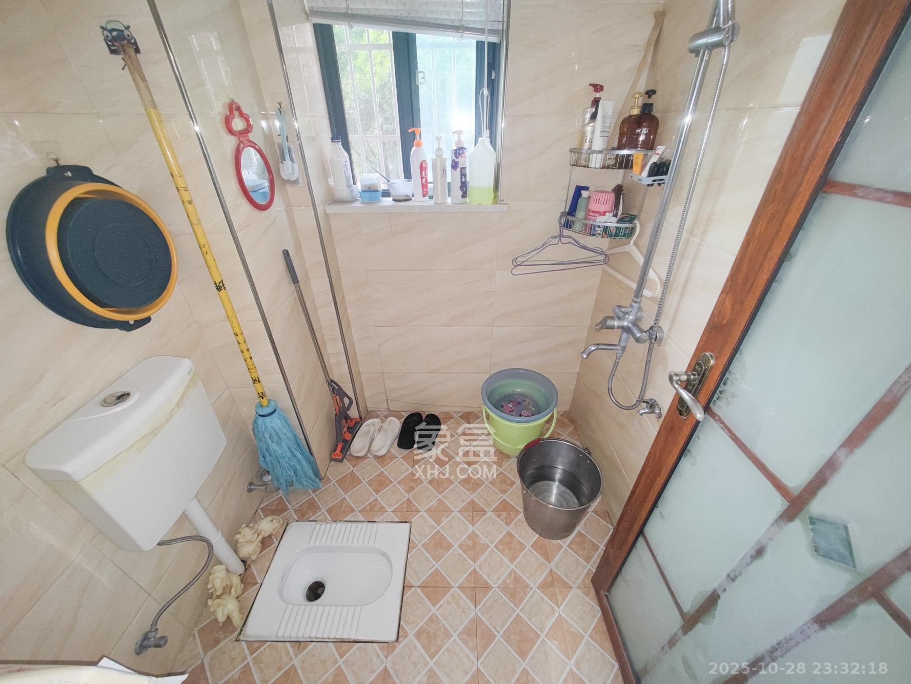 嘉华城（一期）  4室2厅2卫    158.0万卫生间