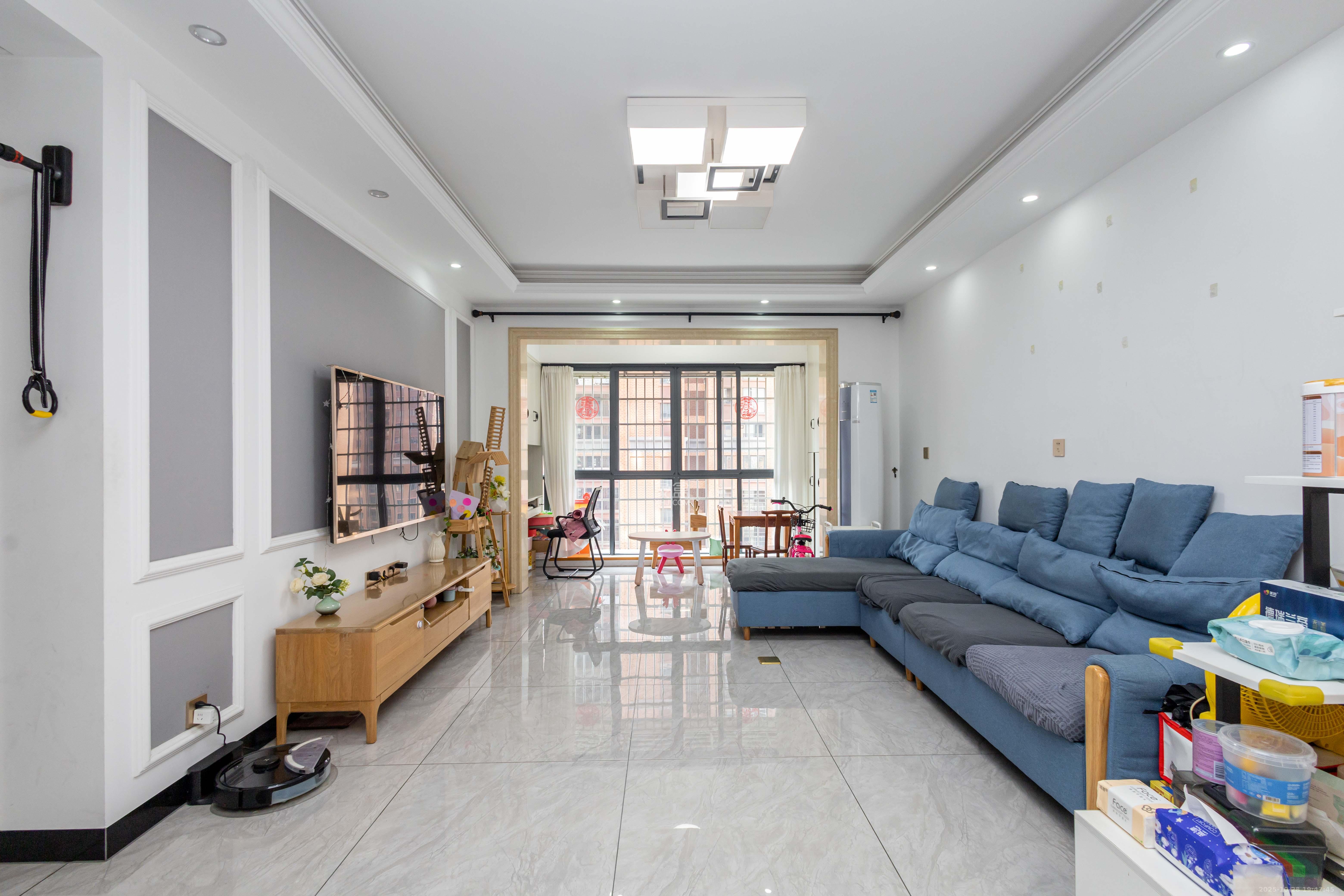 东业上城嘉苑(晟悦国际) 3室2厅2卫 79.8万 东业上城嘉苑(晟悦国际) 3室2厅2卫 79.8万客厅